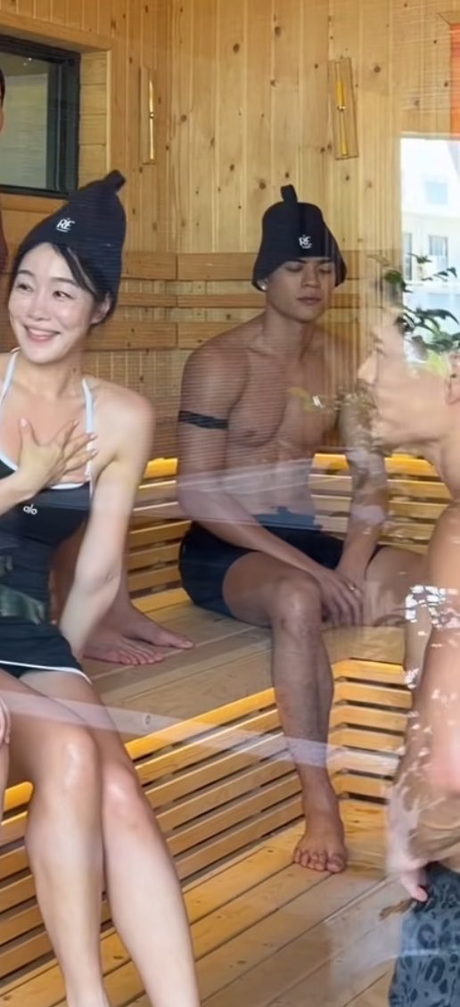 novl4788's tweet photo. Sapa tuch nyempil , keliatan hari ini dengan kebiasaannya sauna 🤏🏻❤️

Cr: igs kimmy_kimberley

#JossWayar https://t.co/29gIVBJMl5