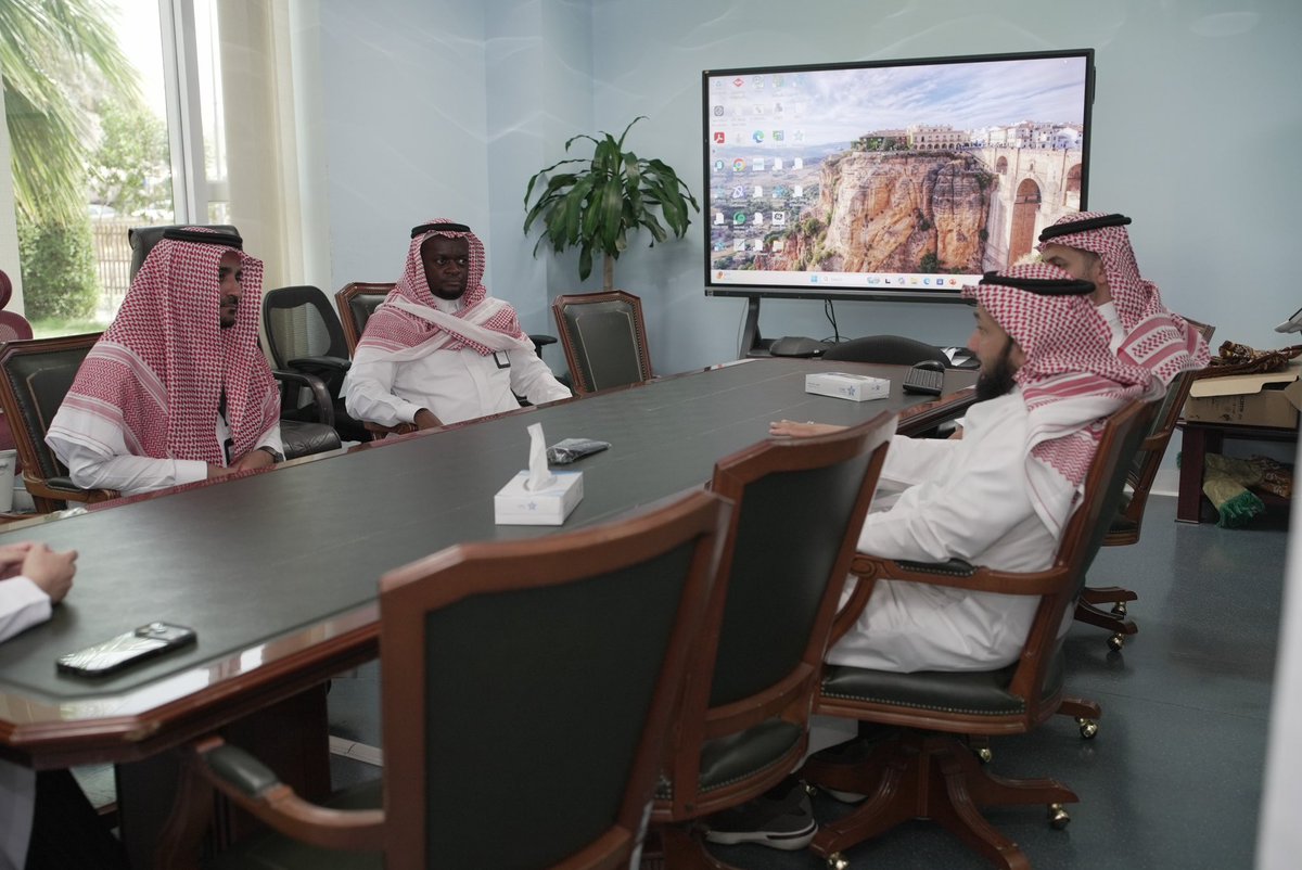 KAMC_MAKKAH's tweet photo. #زيارة |✨

استقبلت #مدينة_الملك_عبدالله_الطبية، ممثلةً بإدارة الفيزياء الطبية، سعادة وكيل عميد كلية العلوم الدكتور محمد قطب ورئيس قسم الفيزياء والفيزياء الطبية بجامعة أم القرى الدكتور أحمد صعيدي، 

في زيارة مهنية، اطّلعوا خلالها على خدمات الادارة، وبحث الجانبان فرص التعاون التدريبي والاكاديمي وتبادل الخبرات

#مكة_مدينة_القلب_الآمن