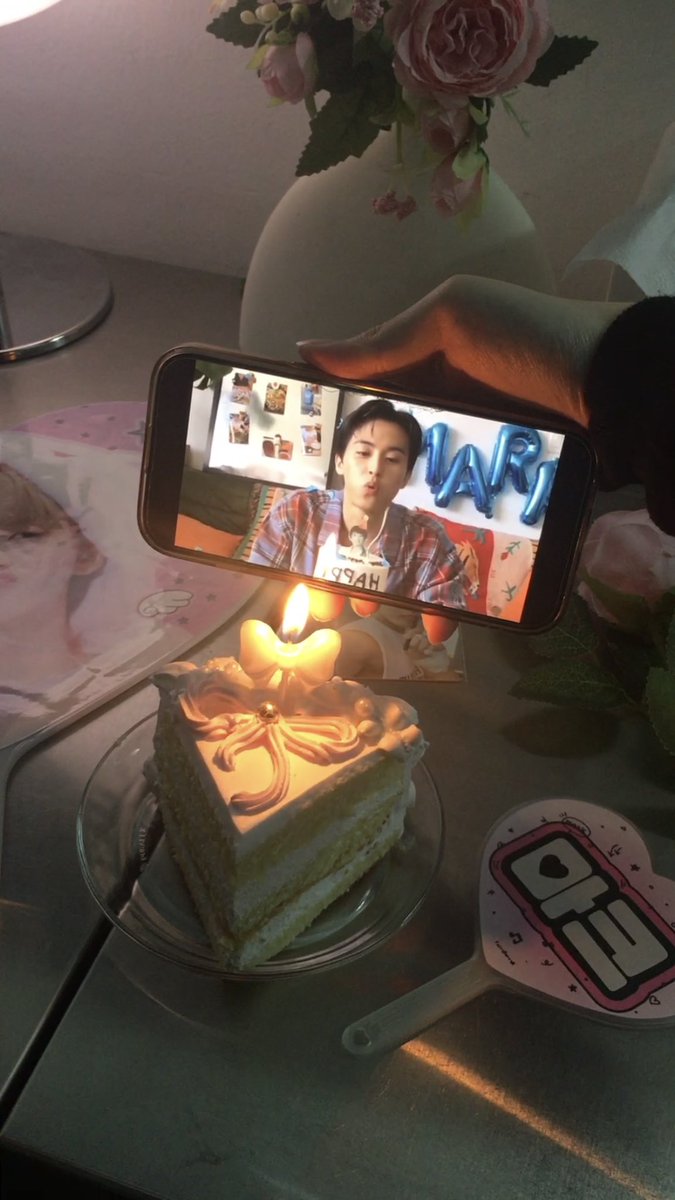 onfuIIsun's tweet photo. 마크야 생일 축하했어♡︎

#오랜내여름민형아생일축하해
#AlwayswithMarkLee https://t.co/9Y1gaD8tzL