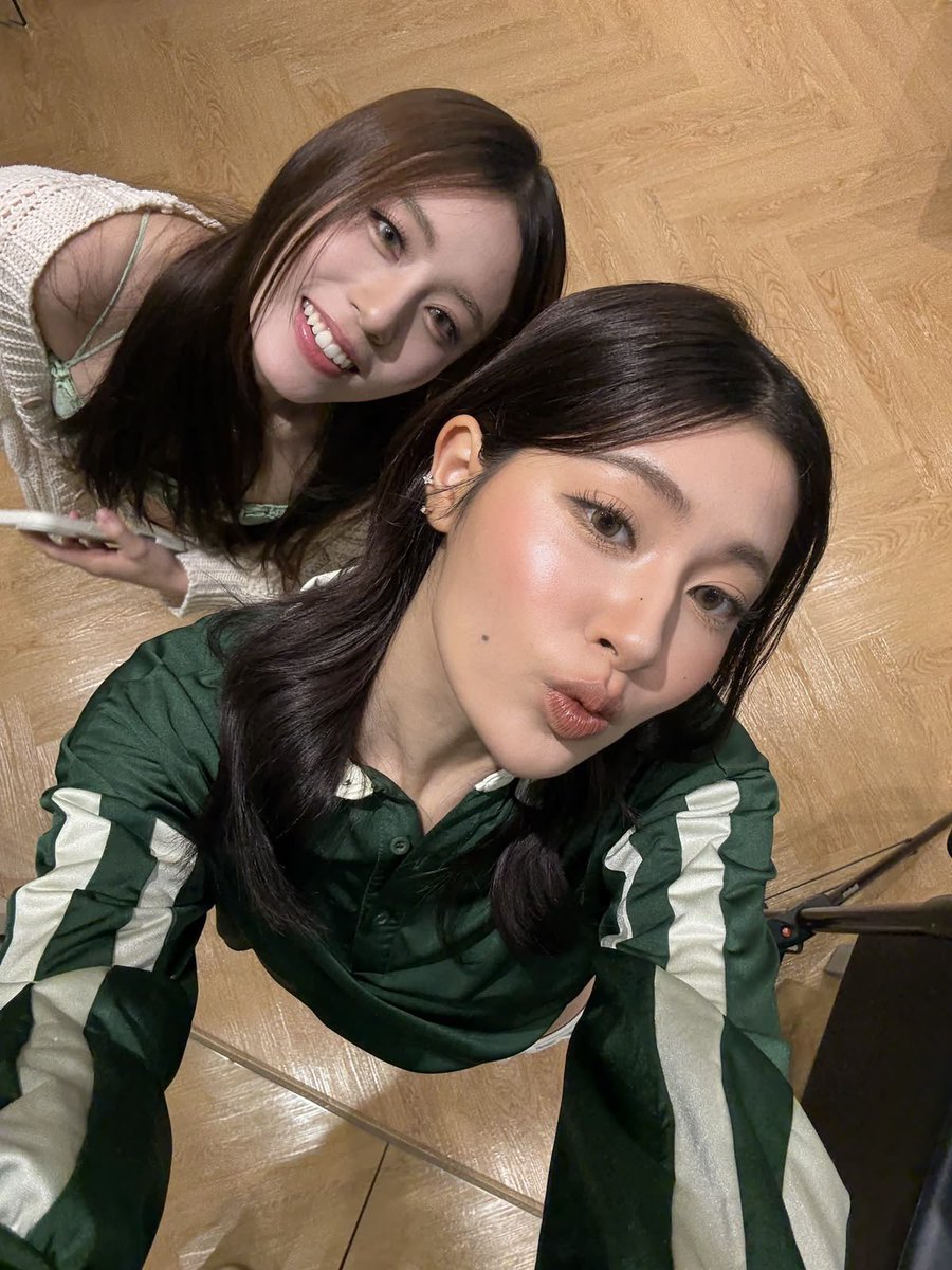 hystericleo's tweet photo. ปกติทุกคนถ่ายรูปกันยังไงคะ น้องป่านถ่ายแบบนี้ค่ะ https://t.co/Snv364zE04