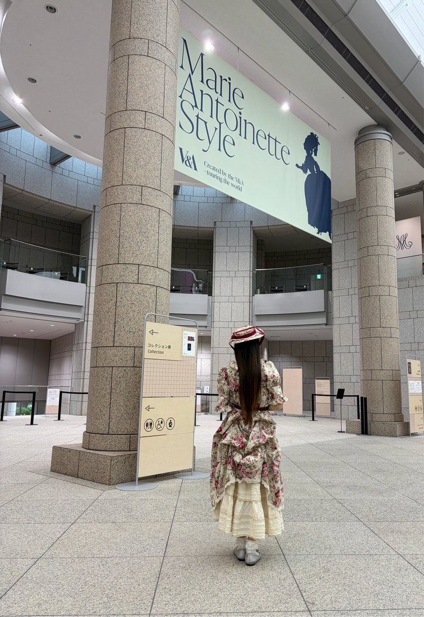princess1216ma's tweet photo. 『マリー・アントワネット・スタイル』を鑑賞しに横浜美術館へ ꫂ ၴႅၴ

服飾・宝飾・そしてギロチン……
オーストリアから最期、その後の影響力まで軌跡を辿る展示でした

コーディネートは@HirokoTokumine 様のドレスをメインに
ベルトにはFi.n.tの薔薇をꫂ ၴႅၴ
キャノティエは鑑賞中は外しております https://t.co/ASNNHEM7Bj