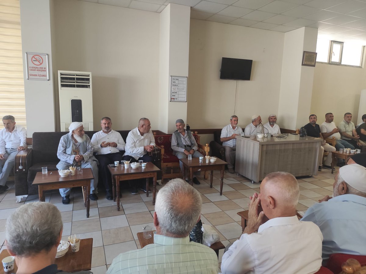 HudaPar_Malatya's tweet photo. İl Başkanımız @behcet_sevgili ve beraberindeki heyetimiz, Malatya Umut Kervanı Derneği Başkanımız Mesud Gezer'in vefat eden kıymetli babasının Diyarbakır'daki taziyesine katıldı.

Merhuma Allah'tan rahmet, başta Mesud Gezer olmak üzere ailesine ve yakınlarına sabır ve başsağlığı diliyoruz.
