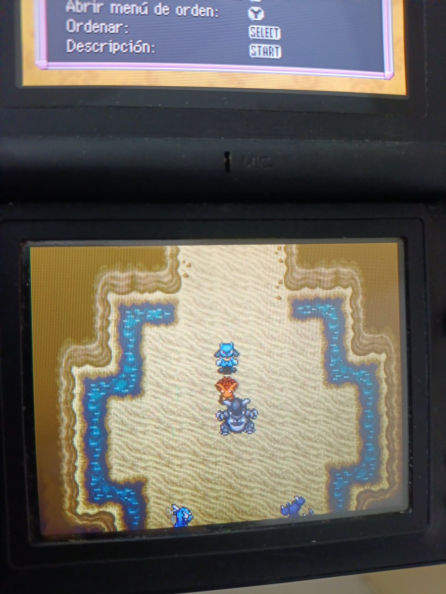 cudepy's tweet photo. De pura nostalgia después de lo de ayer, prendo mi vieja DS para chusmear el Pokémon y me encuentro que la partida guardada con un vulpix tiene 26 como yo 😭😭😭
Acaso es una señal para el año que viene? https://t.co/FgOmGh0Mn7