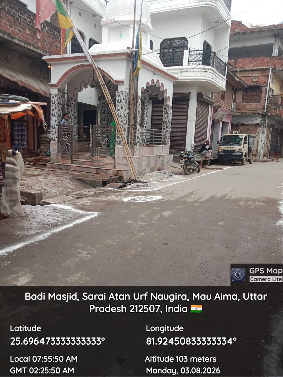 NMauaima's tweet photo. नगर पंचायत मऊआइमा प्रयागराज में सावन के प्रथम सोमवार पर सभी शिव मंदिरों की साफ-सफाई एवं चूना कार्य करवाया गया। @SBMUrbanUP  @SwachhBharatGov https://t.co/TeSH50EVDv