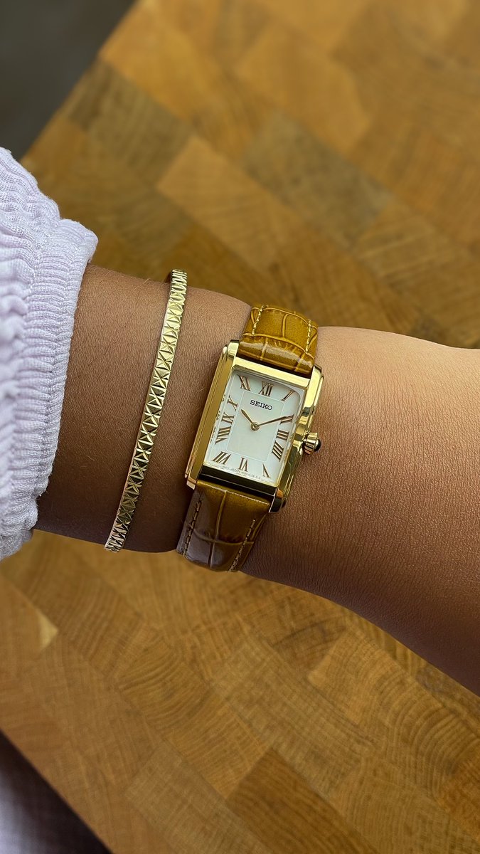 TempusShop's tweet photo. Ce qu’on est en train de vous proposer au catalogue femme… c’est exceptionnel. ✨

https://t.co/uTylTyZesL

Et ces 4 modèles n’en sont qu’un aperçu. 👀 https://t.co/BAZmuSju4w