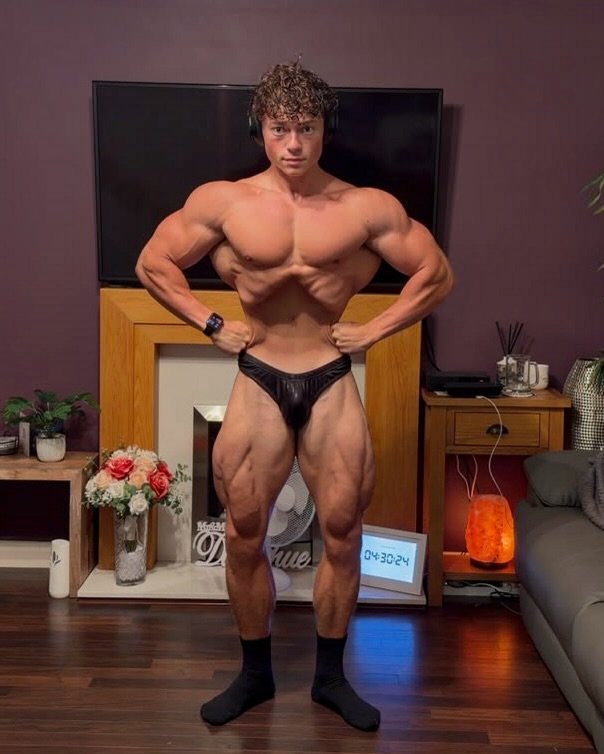 AlphaMarticl's tweet photo. Another day of lifting shit you couldn’t even dream of. Power &amp; discipline makes you boys so weak. Now do the right thing and leak to me https://t.co/jpZ8k9xon7
