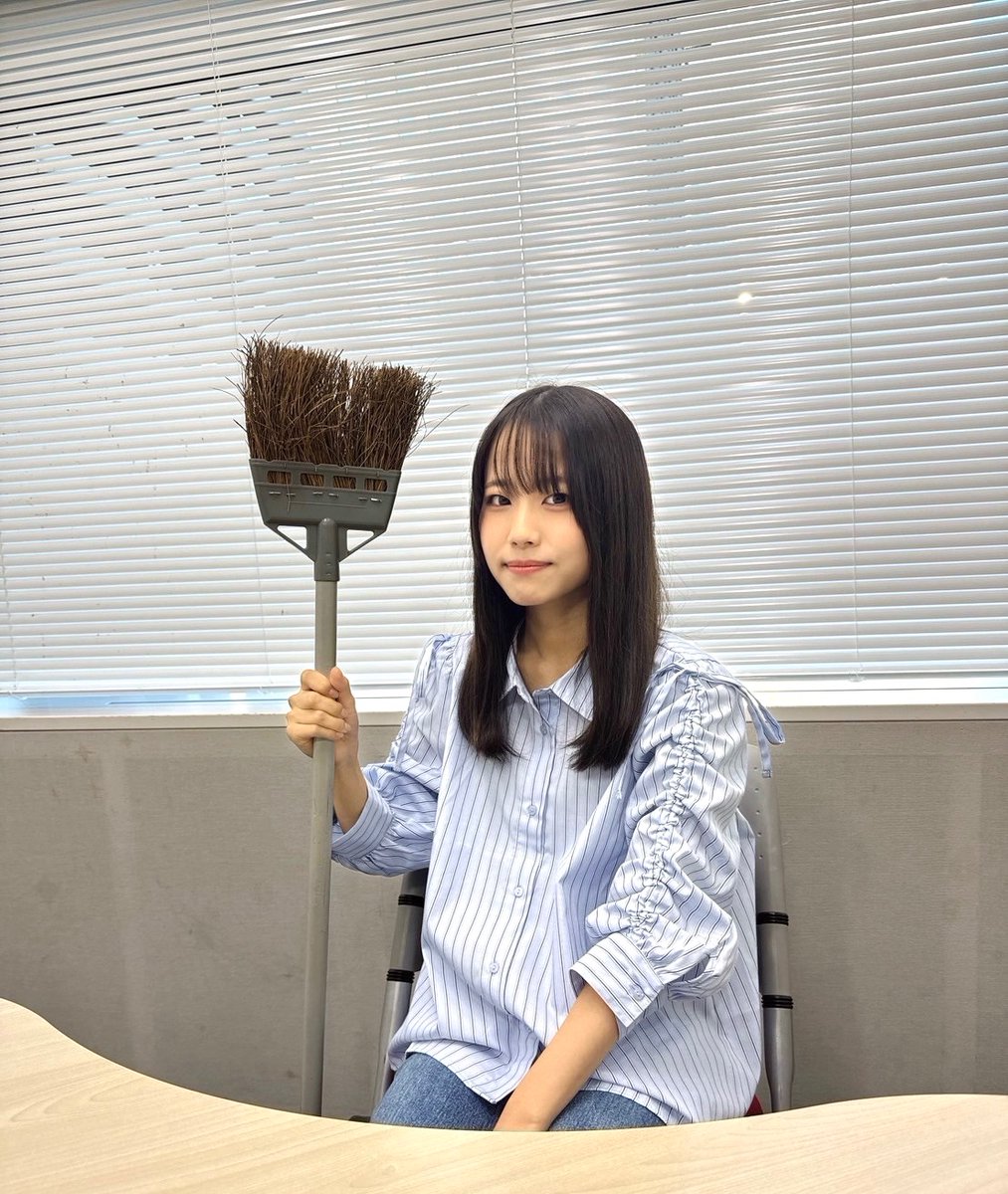 hylkhp1134's tweet photo. #はやラキ ご視聴
ありがとうございました🌱

魔法使いっぽいアイテムがなかったので、
文化放送のガチ箒を持ってます🧹💨

そして次回の○○度は、
「∞(インフィニティ)度」です！
無限に出来ること、食べられるものなど！

地上波放送はコチラ⬇️
https://t.co/ZJubOBicqu

#葉山風花 #文化放送 https://t.co/LfU0dTQoMQ