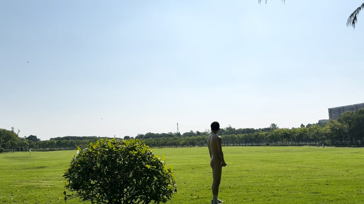 buttboywonder's tweet photo. 公园里有个人 在亲近大自然🧘♂️
Just chilling out in the park...
#野裸 #天体 #暴露 #公园 #Exbitionism #Cruising #Publicfun #Park https://t.co/XyzPiQCguu