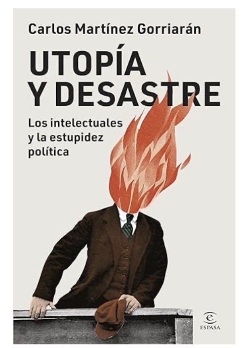 cmgorriaran's tweet photo. LA BANALIDAD DEL MAL: CEUTA 2026

Úrsula von Der Leyen ha felicitado por carta a los Gobierno de Sánchez y Marruecos por la “gestión eficaz y eficiente” de la invasión de Ceuta, que ha costado la vida a más de 72 jóvenes marroquíes y aterrorizado días a una ciudad entera. Es difícil encontrar una muestra mejor del encanallamiento de la política de la época y del despreciable jaez e incompetencia de mucha élite eurocrática.

Pero también es un gran ejemplo del fenómeno y concepto que HANNAH ARENDT llamó “la banalidad del mal”. Fue muy mal recibido. Lo enunció en su famoso libro-reportaje sobre el proceso a Eichmann en Jerusalén, donde el tercero en la jerarquía nazi del Holocausto intentó justificarse diciendo que a los judíos no se les trataba tan mal. 

Arendt reparó, con mucha perspicacia, en que el Holocausto no habría sido posible sin la colaboración de miles de funcionarios y empleados que no vieron nada malo en hacerlo. No sólo es que obedecieran órdenes o tuvieran miedo a los nazis, es que no reconocían el mal en el arresto y acarreo de millones de personas a los campos de exterminio. Su sentido moral, el discernimiento de bien y mal, había desaparecido, engullido en la política de masas. Y eso es la “banalidad del mal”, un gran concepto que le valió muchos disgustos a Arendt. 

Sus amigos judíos, como Scholem, le acusaron de banalizar el Holocausto y al nazismo, una acusación brutal e injusta. Tampoco soportaron que Arendt -amicus Plato sed magis amica veritas- rompiera el tabú maniqueo admitiendo la colaboración de dirigentes de la comunidad judía en su propio exterminio programado. 

La idea de Arendt (y no solo suya, pero ella la argumentó con maestría y a fondo) era la contraria: el nazismo y el Holacausto surgieron de que millones de alemanes (y muchos otros europeos) banalizaron el mal. 

Una reflexión que uno también encuentra en las obras autobiográficas de dos alemanes que no colaboraron: Fest y  Haffner. Y tambiénen los magníficos reportajes de Chaves Nogales, las observaciones de Simone Weill, la novela de Steven Spender y los recuerdos de Elías Canetti. Quien estuvo por entonces en Alemania y no vio nada raro ni malo en la persecución de los judíos fue un futuro monarca de la intelectualidad europea, entonces estudioso de Heidegger: Jean Paul Sartre. Otros dos banalizadores del mal.

Fuentes no faltaban, lo que hizo Arendt fue darle categoría teórica para dar solución a un problema terrible: que la imprescindible colaboración de la gente normal y corriente, buena con los suyos y educada, fue básica para construir regímenes inhumanos monstruosos, como el nazismo. El error era creer que era obra de monstruos, y no: era obra de gente corriente que había banalizado la distinción moral básica entre bueno y malo.

Por eso la “banalidad del mal” sigue siendo una categoría imprescindible para entender no solo la catástrofe del nazismo, sino el ascenso de tipos como Pedro Sánchez y su amiga (y protectora política) Úrsula von Der Leyen. Reaparece cada vez que alguien juzga la muerte evitable y el terror político como simples “problemas de gestión” despachados de forma “eficiente y eficaz”. Atención, el monstruo solo está dormido y tiene pinta de gente corriente y sonriente.

La historia completa, en UTOPÍA Y DESASTRE. LOS INTELECTUALES Y LA ESTUPIDEZ POLÍTICA.