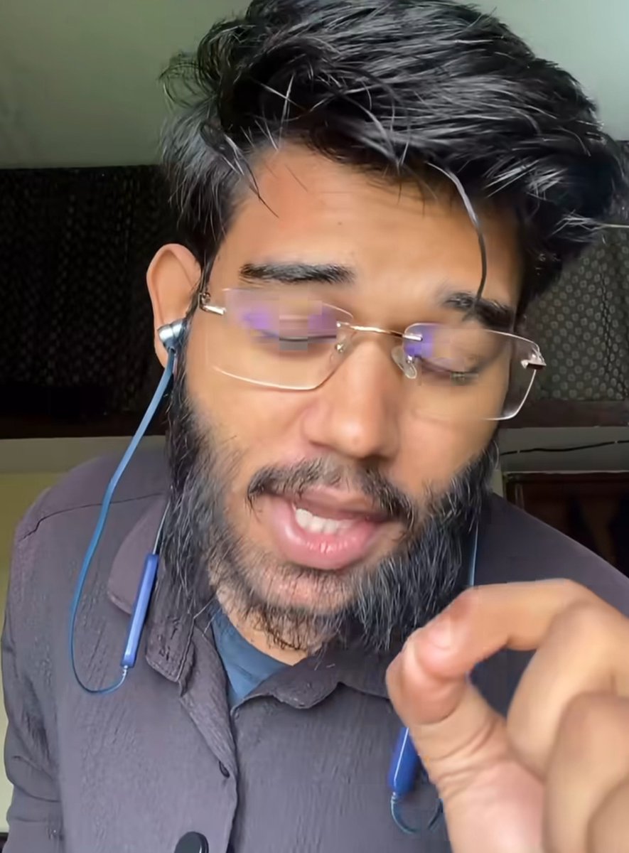 TheeHevanth's tweet photo. Mouli is back ani veedi video pettarenti https://t.co/4wgi3GPqNo