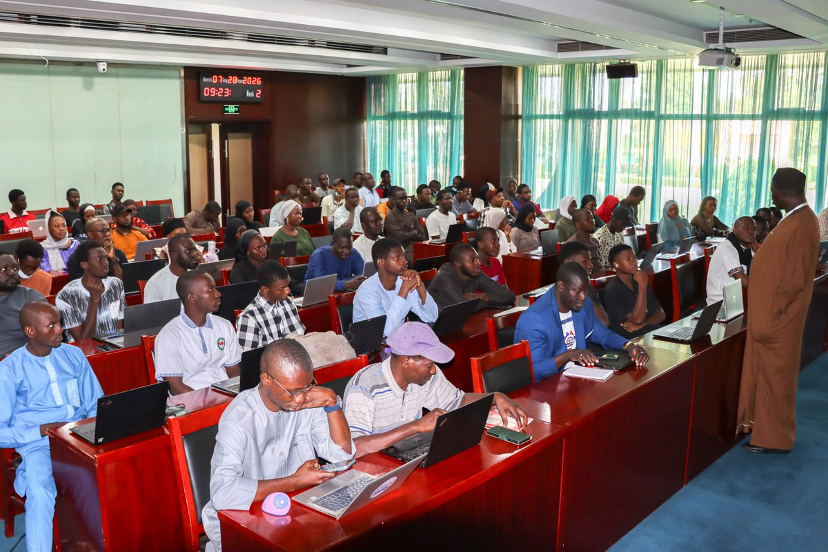 kbakary's tweet photo. #SENUMA_4
Dans le cadre de la semaine du numérique, sous l'égide du @MENCMali, nous avons piloté les masterclass, comme à l'accoutumée. La #MASTERCLASS_1 a porté sur la Cybersécurité offensive &amp; défensive avec +100 participants au #CICB
@VictorNdonnang @Bambakeleti @Brahkself https://t.co/YJxKbQf1Pf