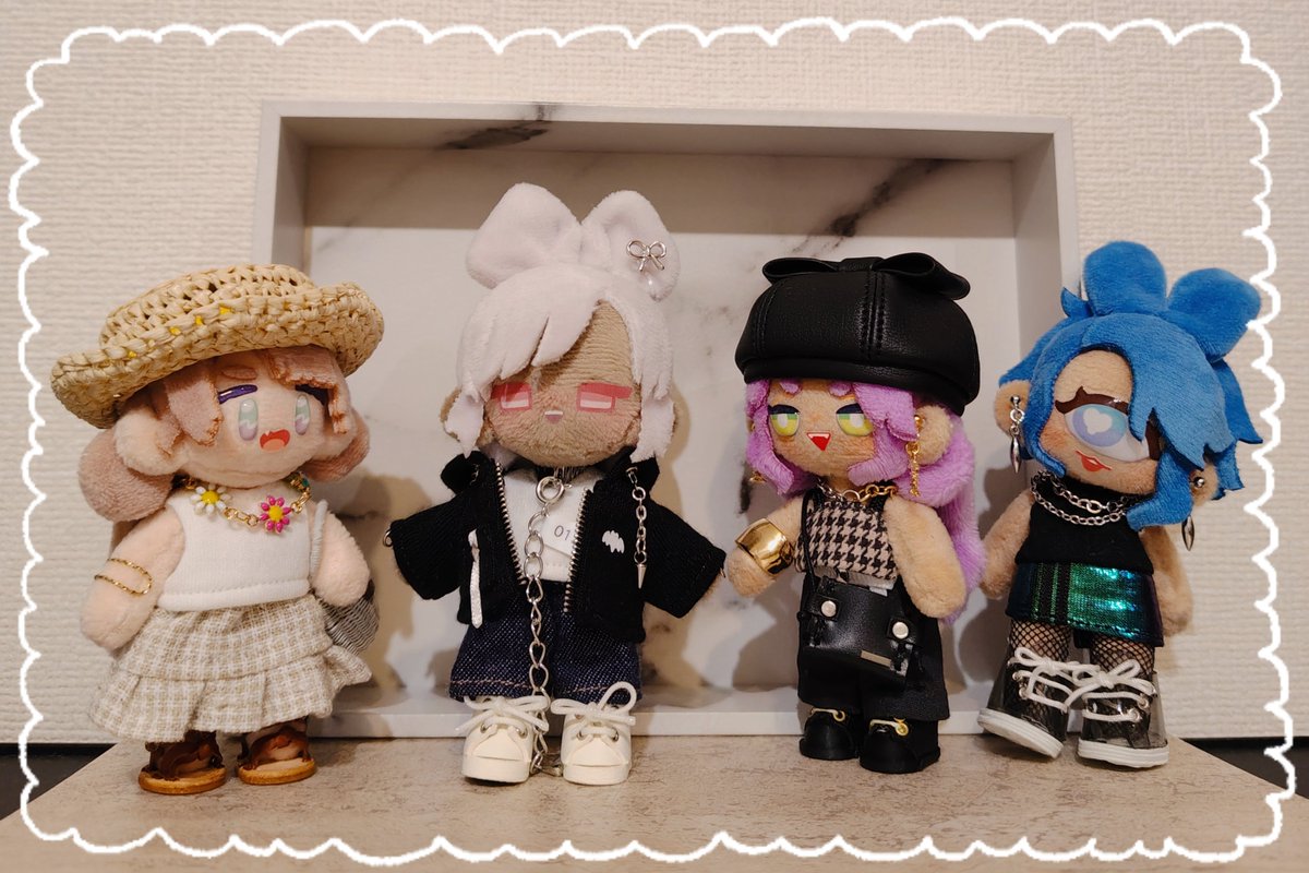 sr_reddish's tweet photo. 【引継報告】
昨日マッチングした個体No.0132だが、出迎えたぷにたちに囲まれながらみようみまねで服を着替えていた。友好関係を築けたようである。
#Puzzrats #ぷにみお #単眼 https://t.co/xRneLTJhvj
