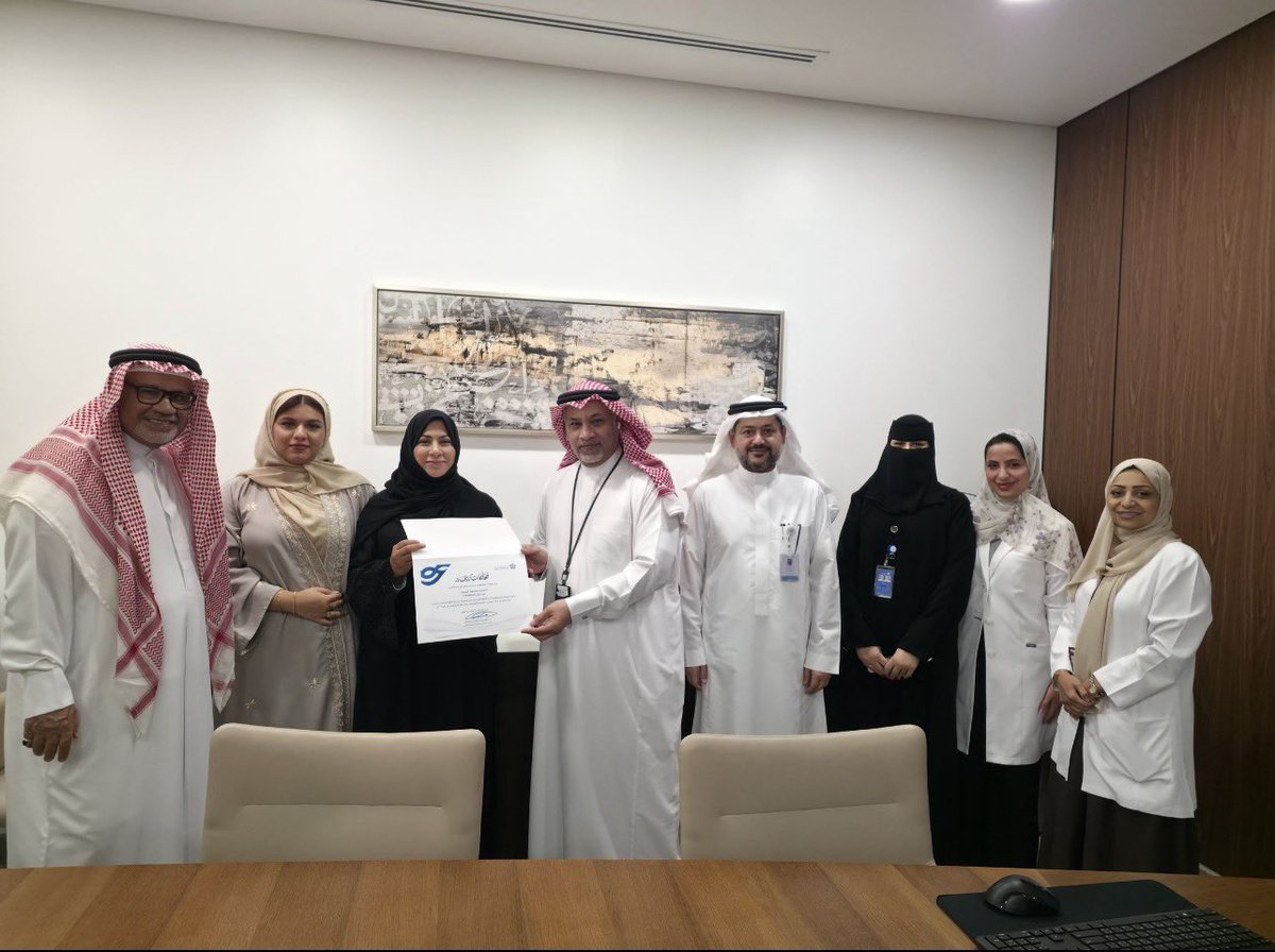 by2000yb's tweet photo. فخورة بتكريمي ضمن العشرة الأوائل على مستوى المملكة، وحصولي على المركز الأول على مستوى تجمع الشرقية الصحي لعام 2026.

أتقدم بخالص الشكر والامتنان لتجمع الشرقية الصحي على هذا التكريم والثقة، فهو وسام أعتز به ودافع لمواصلة العطاء https://t.co/vnZEG1oTml