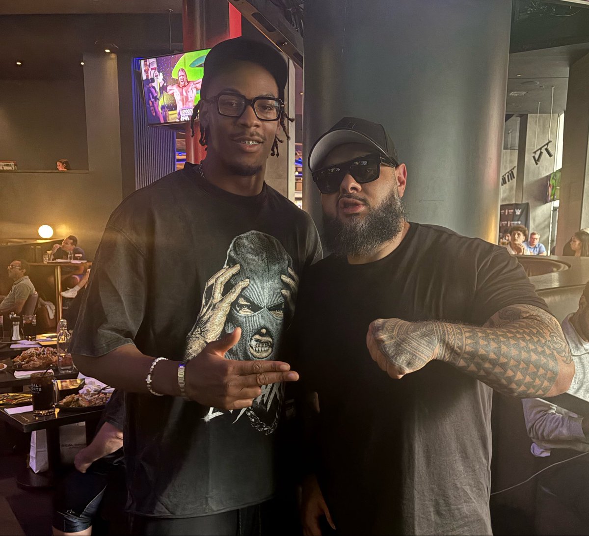 rickysosa508's tweet photo. Great meeting @BRONSONISHERE again! https://t.co/3wE4bjnQNr