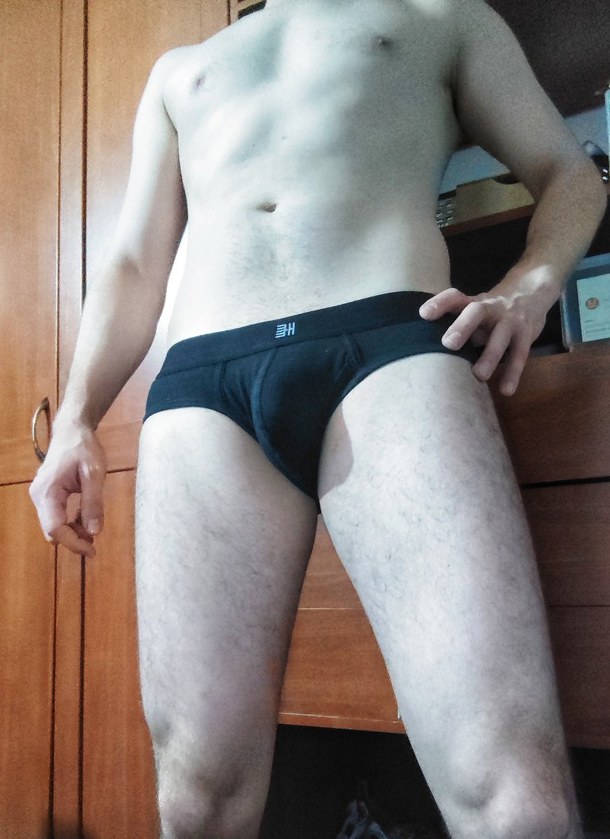 Jusebopa's tweet photo. Hoy despertamos con ganas de negro 😏 Feliz Lunes 🤟 @ESTEVEZBRAND https://t.co/ToBtLDlIU9