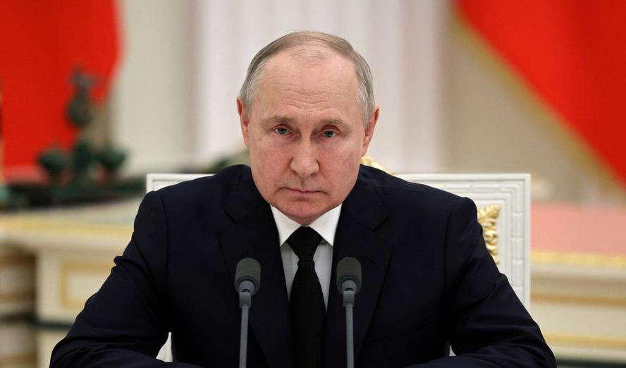 Alex_Oloyede2's tweet photo. ‼️JUST IN:

🇷🇺🇺🇦 Zelensky has proposed; a ceasefire in the air, an energy truce and a freeze to the SMO along the front line. According to Podolyak, he is also ready to meet with President Putin.

After the attacks on our civilians, while your front collapses, you want a truce?

There will be no ceasefires, Russia's negotiating points since Feb. 2022 have been consistent;

- No NATO
- End to attacks on Russian ethnics, language and culture
- Accepting the Donbass as Russian
- Denazification

If these aren't agreed upon, then the fight continues and you will lose more. Odessa, Nikolaev, Sumy and Kharkov are next.

Russia has been ready to grind this out, you aren't going to easily get bailed when the end is approaching. If you want a meeting with President Putin, come to Moscow.