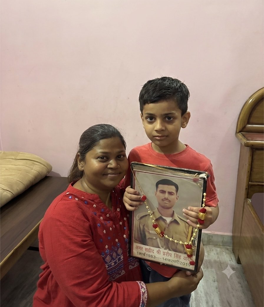 bihari_guts's tweet photo. “मैंने अपने पापा को कभी नहीं देखा…

मेरे पिता कांस्टेबल प्रदीप सिंह मेरे जन्म से 6 महीने पहले 14 फरवरी,2019 को जम्मू कश्मीर के पुलवामा हमलें में वीरगति को प्राप्त कर गए थे।

आज मेरा 7 वाँ जन्मदिन है 

Happy Birthday Prateek 
#PulwamaAttack https://t.co/9hYChplgOA