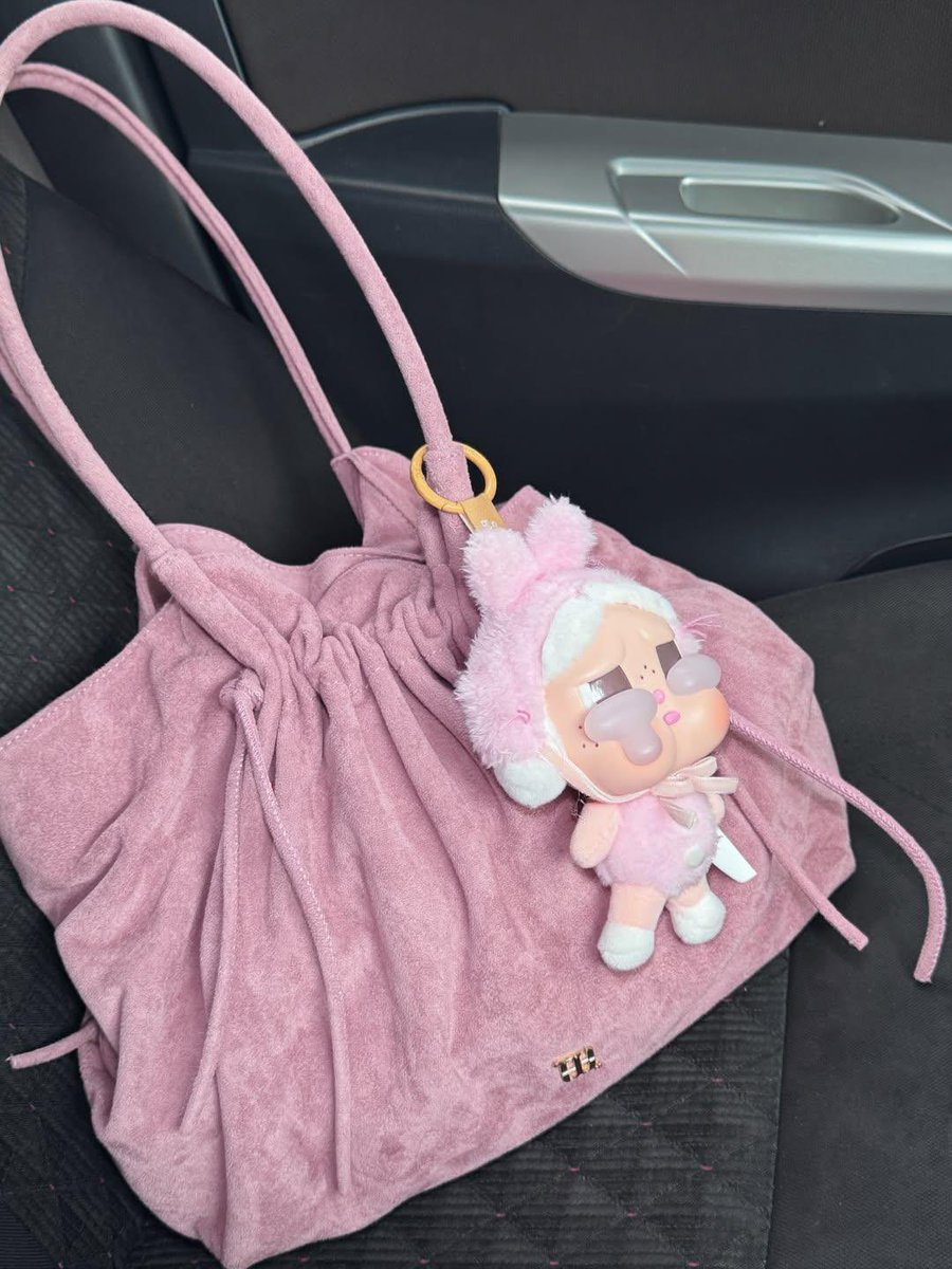 cozydewdrop's tweet photo. GA NYANGKA TAS SELUCU INI ISINYA BISA SEGILA ITU 😭🎀
apa aja tinggal cemplang cemplung masuk semua https://t.co/7kbzzpiZZm