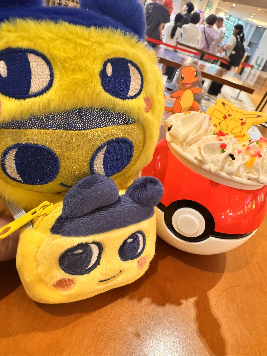 Mugisukeg0tchi's tweet photo. 巷で噂のモンボサンデーも食べてきた😋🍨

ピカチュウのボルテッカーフレーバーさっぱりジューシーで美味しかった🍍🍋🥭✨️❣️ https://t.co/mssP3wS7N1