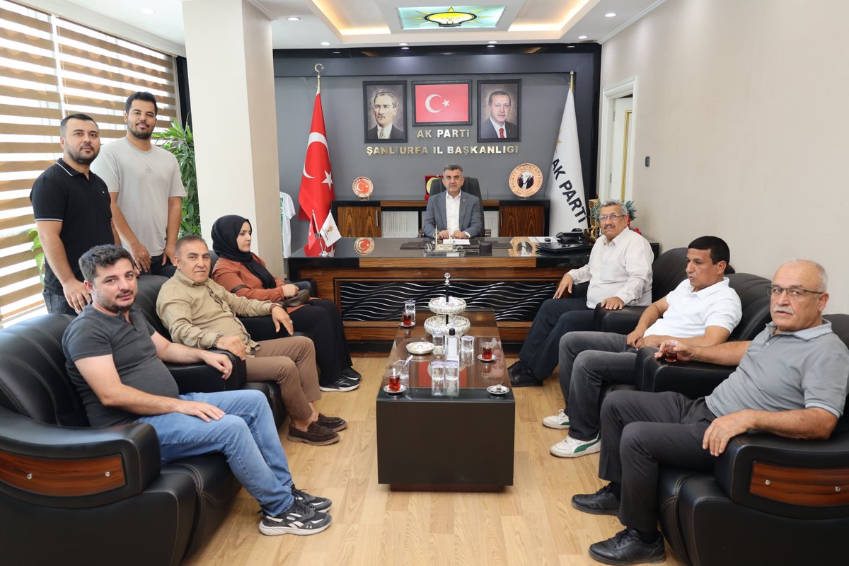 akpartiurfa's tweet photo. Yenilikçi Sağlıklı Sosyal Hizmet Çalışanları Sendikası Başkanı  Halil Çakmak ve yönetim kurulu üyeleri, İl Başkanımız @milhamigunbegi'yi ziyaret ettiler.

Nazik ziyaretlerinden ötürü kendilerine teşekkür ediyoruz. 
@RTErdogan @Akparti @abuyukgumus @hakanaksu058 @farukaytek https://t.co/eKb8I3P7ep