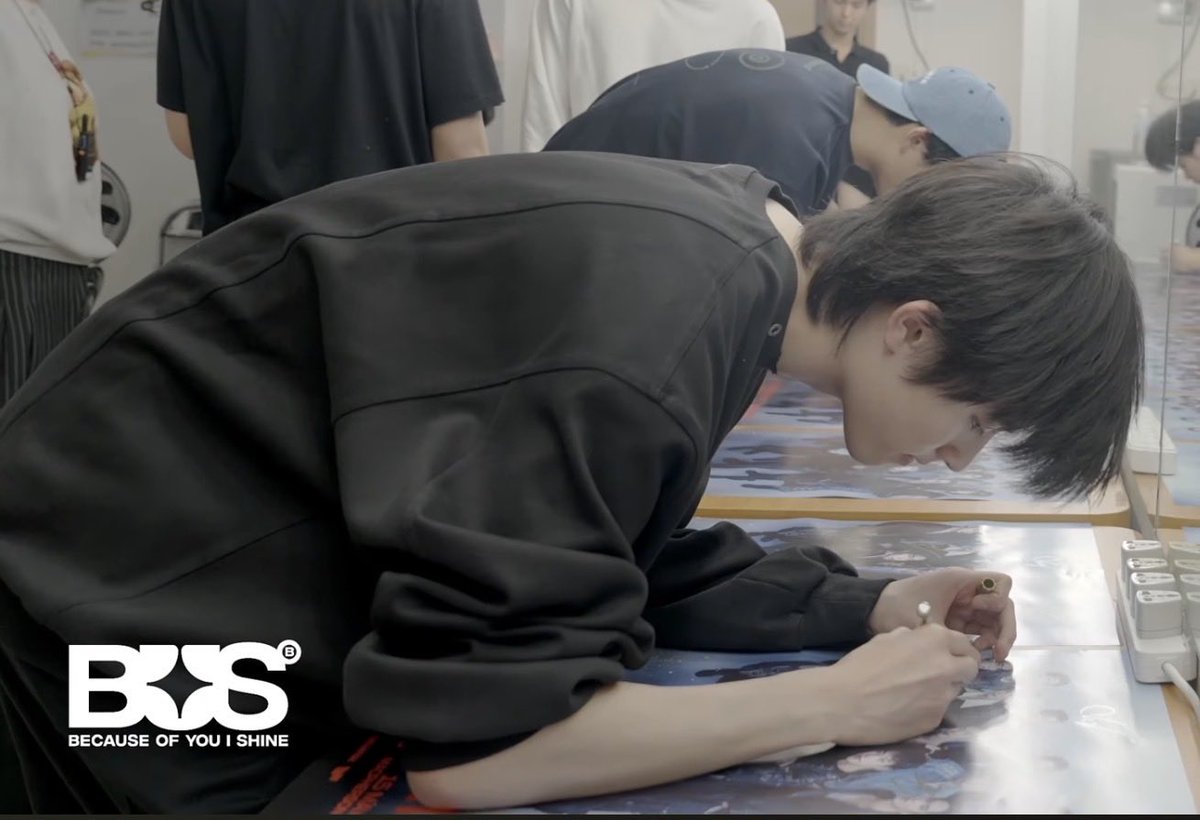 Neww0rldz's tweet photo. ไซน์หล่อจังเลยครับ https://t.co/iim9KoCsEv