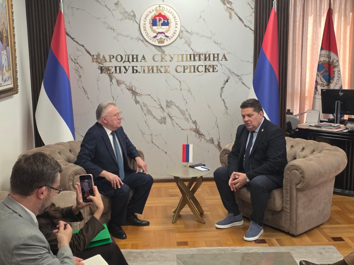 nenad_stevandic's tweet photo. Са амбасадором Руске Федерације у БиХ Игором Калабуховом. Актуелни сазив Народне скупштине успоставио је до сада најинтензивнију парламентарну сарадњу са Русијом, упркос међународним притисцима. Модел отворене и партнерске сарадње понуђен је и другим заинтересованим странама. https://t.co/FVhWpskEd2