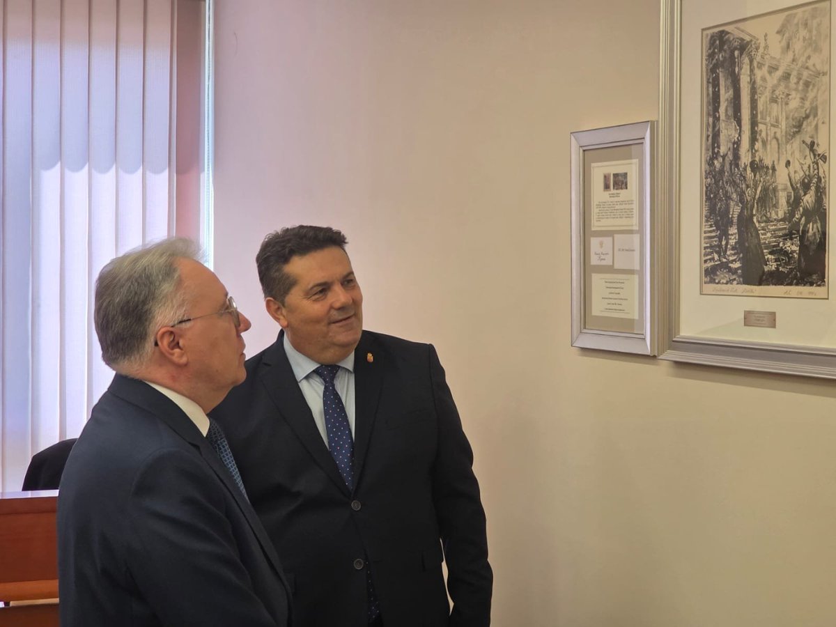 nenad_stevandic's tweet photo. Са амбасадором Руске Федерације у БиХ Игором Калабуховом. Актуелни сазив Народне скупштине успоставио је до сада најинтензивнију парламентарну сарадњу са Русијом, упркос међународним притисцима. Модел отворене и партнерске сарадње понуђен је и другим заинтересованим странама. https://t.co/FVhWpskEd2