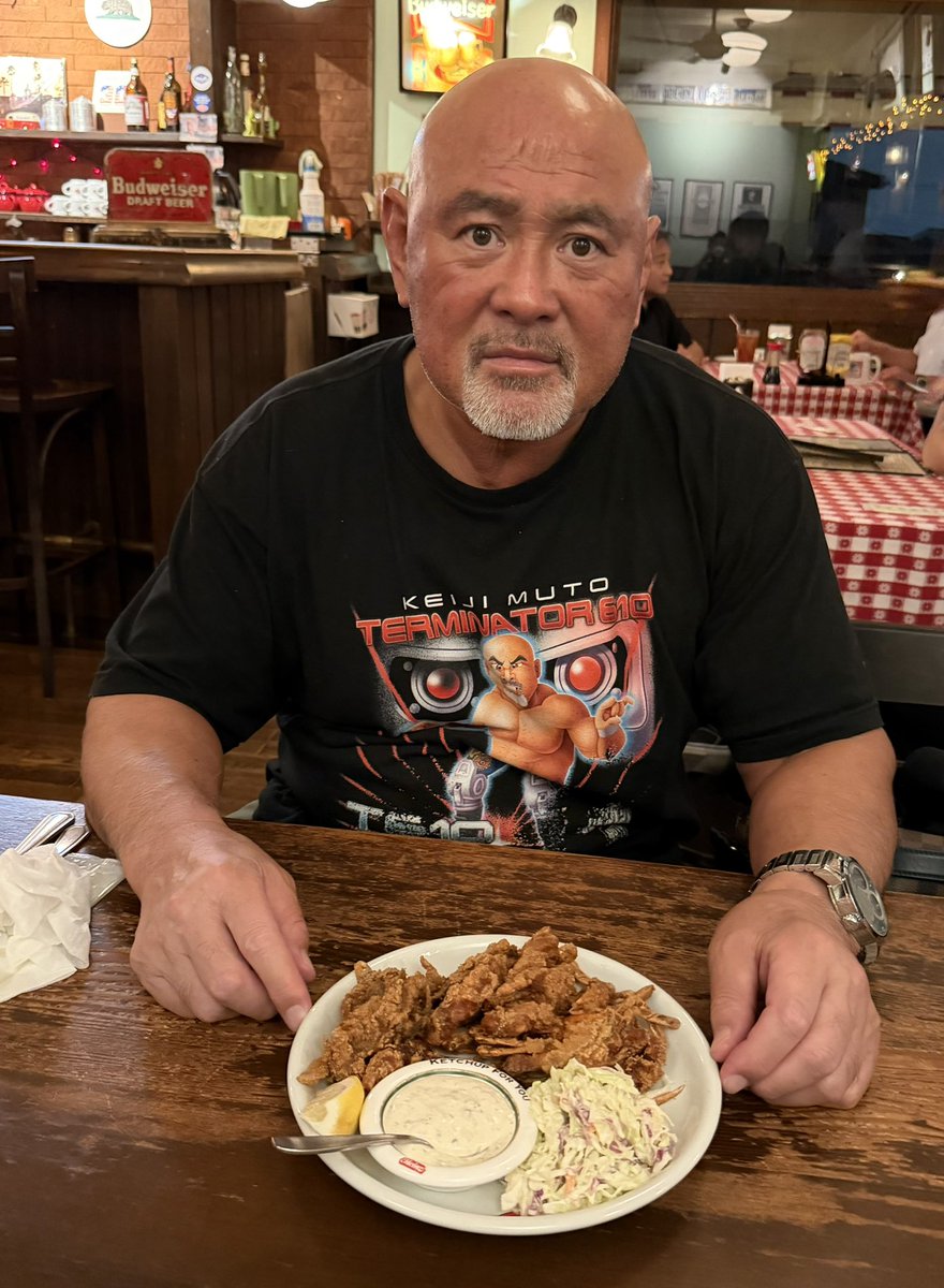 muto_keiji's tweet photo. 今日は息子が久しぶりに帰って来たということで、アメリカンスタイルの店で家族で食事。
息子に張り合って気張って食べようと思ったけど、、流石に食えなくなったな〜！！😅 https://t.co/mqb81By7G0