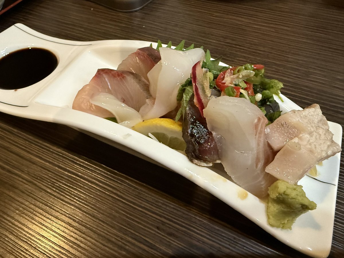 madmoonin's tweet photo. 嫁さんのお義父さんと鰻とフグのお店で飲んできた

絶品の旨さだったのに鰻もてっさも写真撮るの忘れてあっという間に胃の中へ😅

お刺身も馬刺しもバツグンでした https://t.co/F6rUSBS66e