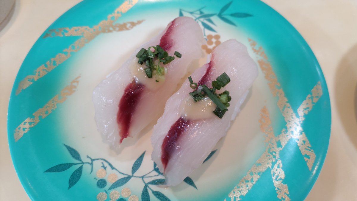 770915halford's tweet photo. 「きゃーめ」#サカタザメ Rhinobatos schlegelii Müller and Henle,1841
見た目はエイのようなサメ。初めて食べた😳酢味噌のトッピング付き。血合いの赤が鮮やか。身はきめ細かい繊維質で臭みもほとんどない。アカエイよりも癖がなくて食べやすい。言わなきゃサメとはわからないのでは…？ https://t.co/kr2ajBYb9K
