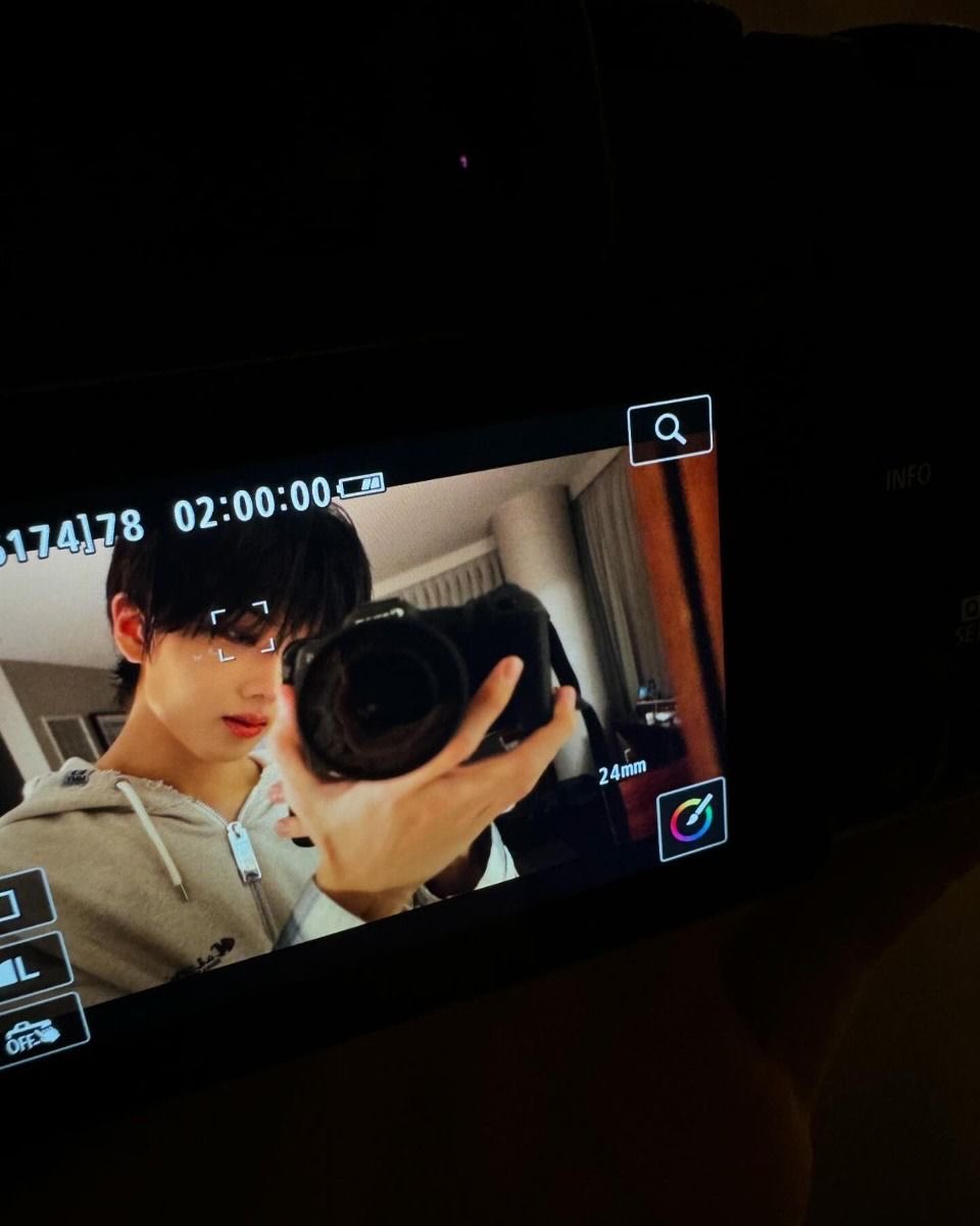 subBACKSTAGE's tweet photo. @THExBACKSTAGE gweh julian, si namja di balik 📸 itu. tugasnya bakal mantauin keaktifan dan kelakuan kalian nih, kalian bakal jadi anak bageur atau bangor? 

btw gweh demen bgt ngobrol, jadi ajak gweh ngobrol yang banyak. makin random makin ajib https://t.co/WAMJFogpYU