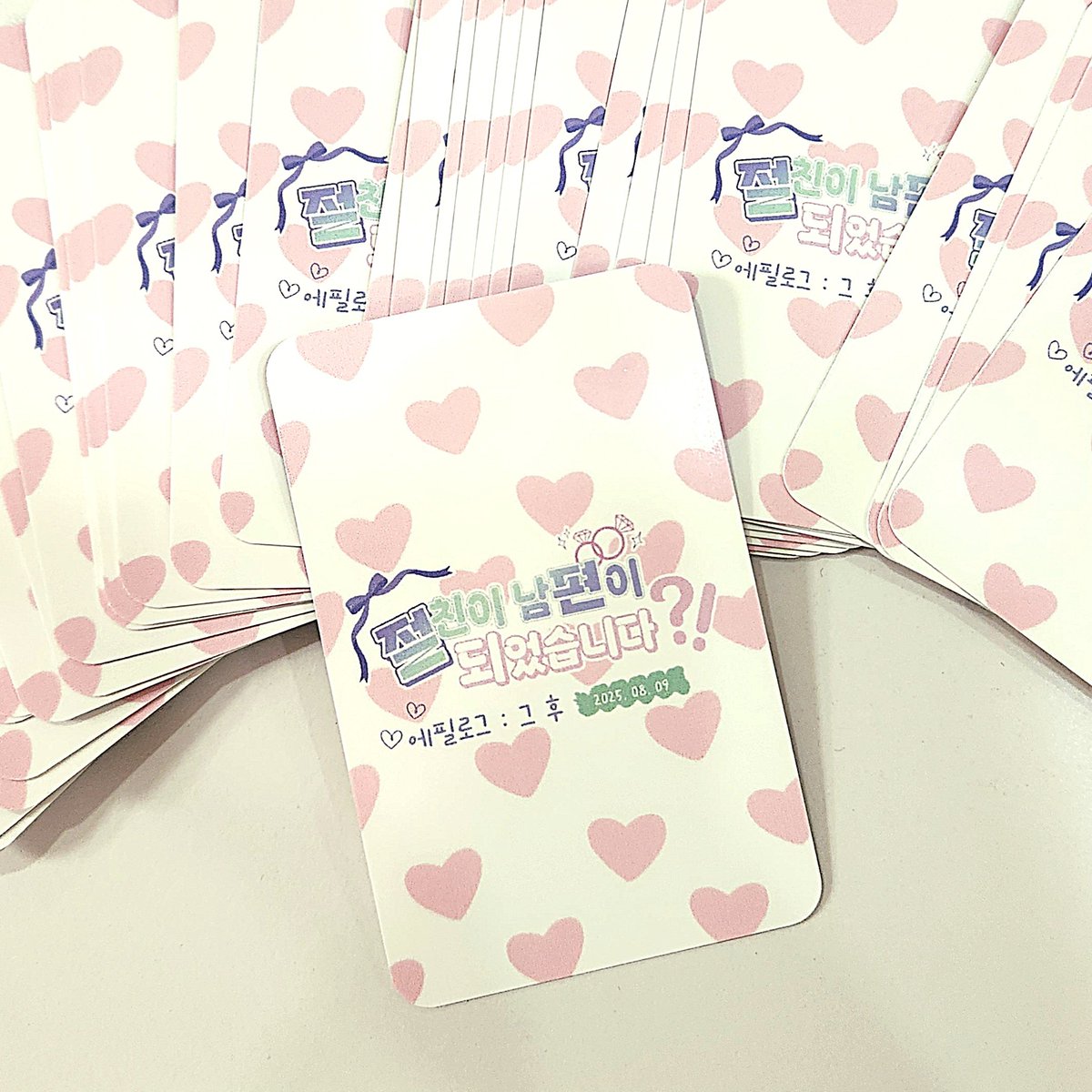 de_borah_'s tweet photo. 얌전이 싫다면 결혼식 랜덤포카를 해보세요... 결혼식 뷔페 예절샷을 강요할수있습니다 https://t.co/TPrrhL8yw1