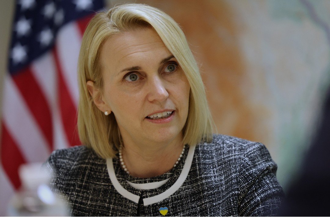 DakdaR22's tweet photo. - Bridget Brink 
Former US Ambassador to Ukraine: 

“I think to stop Putin, which I think is in U.S. national interests, we have to be clear on who’s responsible for the war, and it’s Russia. Russia and Putin have invaded a sovereign, independent, democratic country in the heart of Europe. We have to be clear about that, and we have to hold them accountable...

....If Putin were as strong as what I think he wants to portray, he would have been successful a long time ago. So Russia’s much weaker than people think, and Ukraine is much stronger"
...........

There is nothing more to add,😉

I respect those who have an opinion and chose to support the attacked country🇺🇦🫡