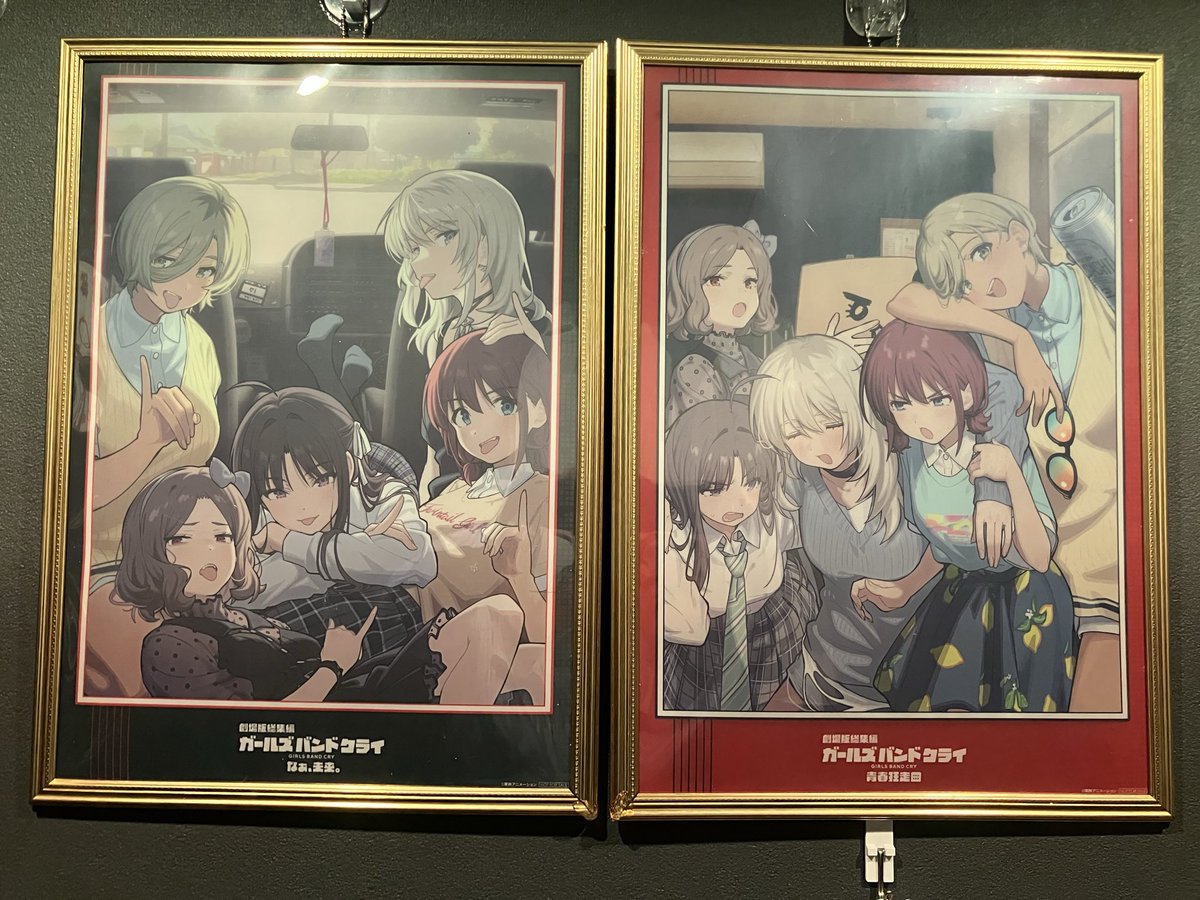 HIGEO_'s tweet photo. ガルクラ劇場版特典のクリアポスターいい感じに飾れた！
いやマジで尊い宗教画かと思った https://t.co/ylyfGxa5aE