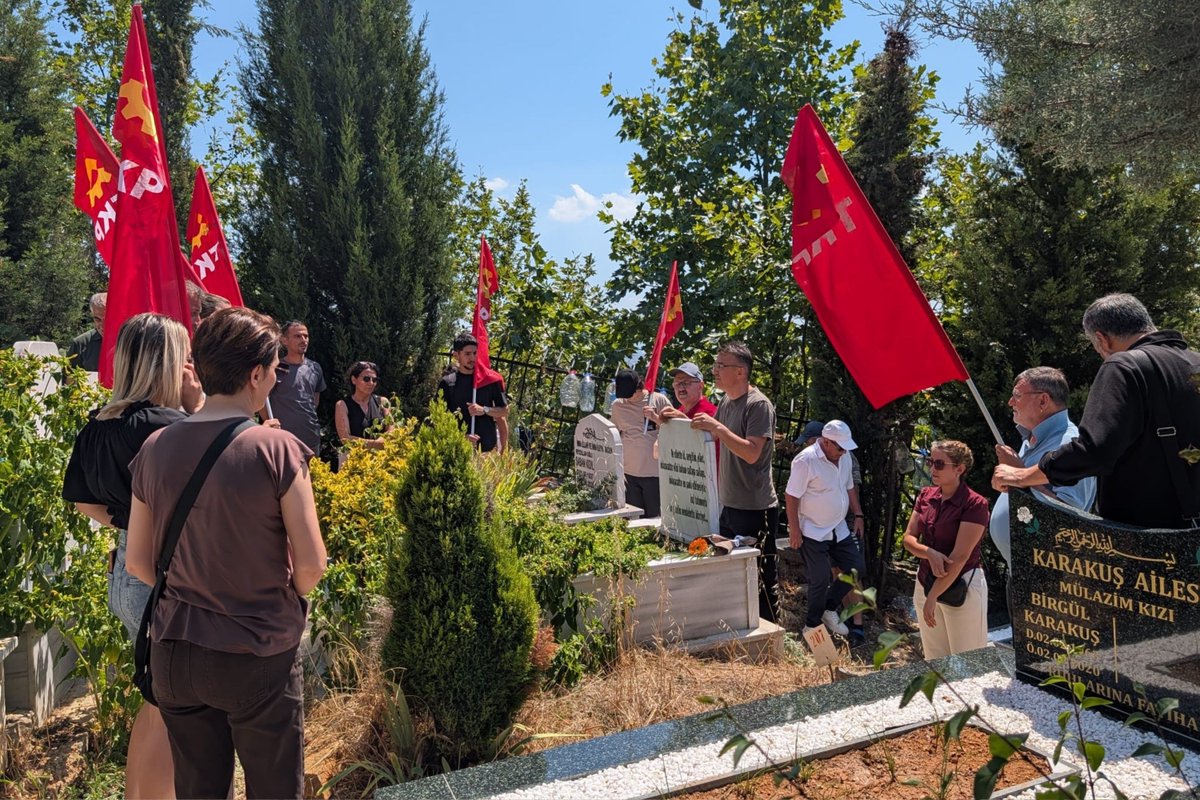 soLHaberSusmaz's tweet photo. TKP Gebze İlçe Örgütü’nde ilçe başkanlığı dahil çeşitli görevler üstlenen, uzun yıllar sendikal mücadele yürütmüş olan işçi önderi Mustafa Tozkoparan ölümünün altıncı yılında anıldı

https://t.co/JB0qHRfzwI https://t.co/qQJpIyIdia