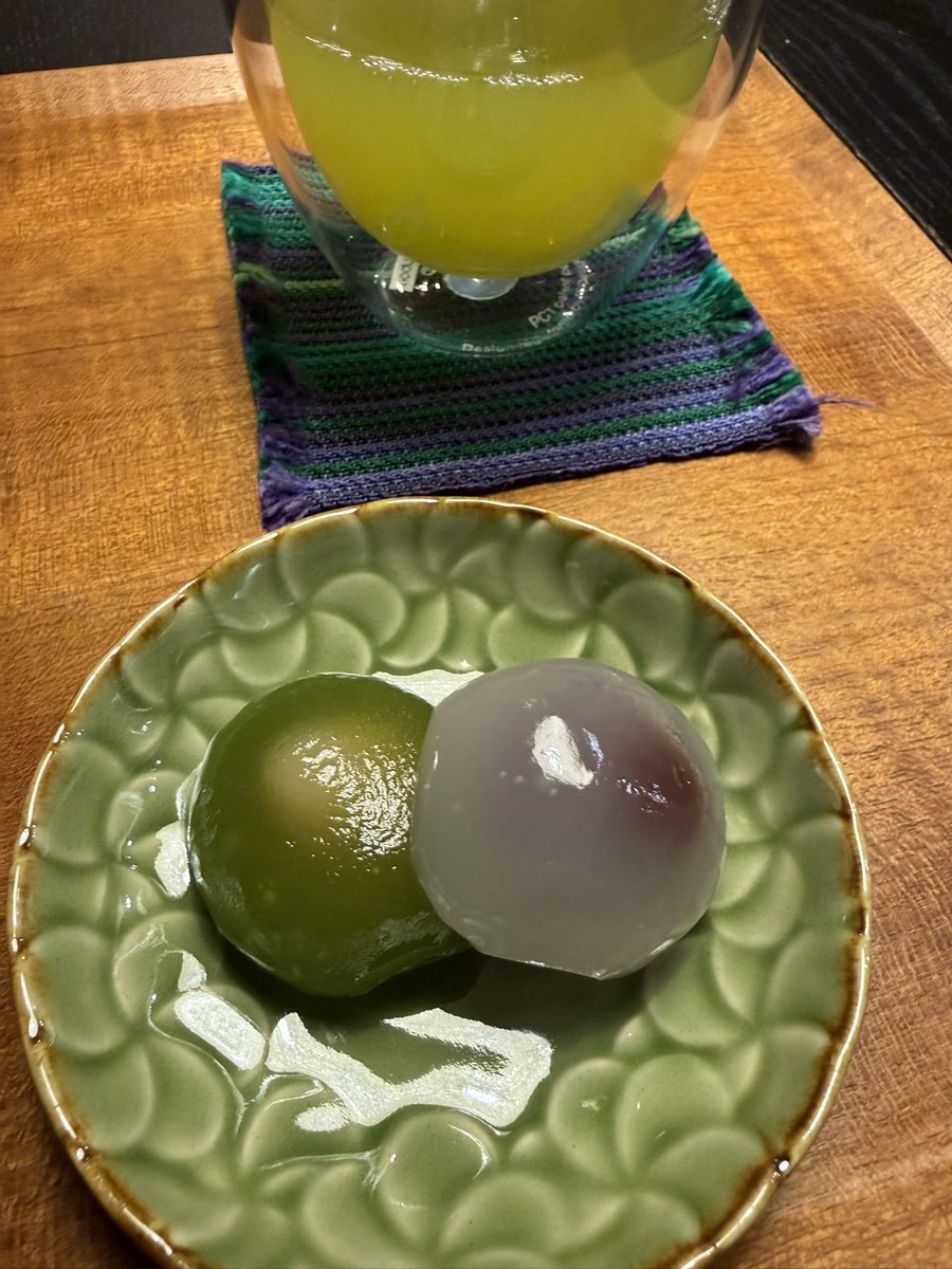 hakatanoOBC's tweet photo. 👨大変だ！熱が37度もある！」と夫

なので病院に連れて行きお薬貰ってきました。

🧑‍⚕️「診察結果は夏風邪でしょう」って

帰宅したら普通に晩酌してビールも焼酎も飲んでたから心配するほどじゃないんですよね〜😂
多分、体冷やしすぎと運動不足かな。
心配させて優しくして欲しいんだよな👀 https://t.co/6Tdxkr8eKF