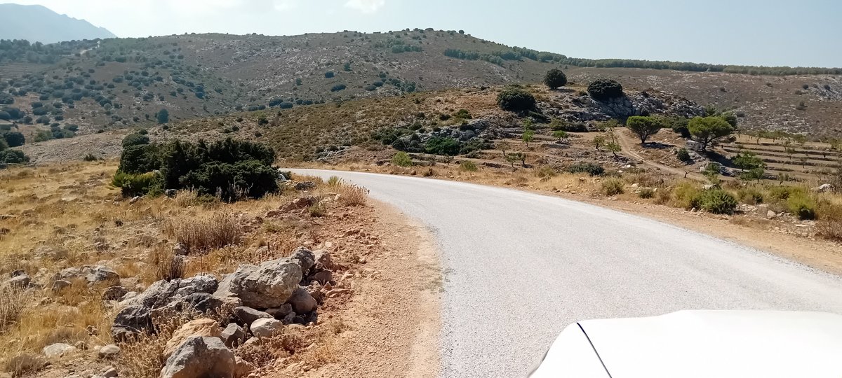 AMGVA's tweet photo. La mejora de pistas forestales es parte de los trabajos de prevención para la vigilancia y en su caso accedo de nefuos de extinción.

Los Agentes Medioambientales informamos del estado y proponemos reparaciones.

Y la supervisión de las obras son parte del servicio.🙋🏻‍♂️👮🏻👮🏻‍♀️🚔 https://t.co/EgXmMYXK1e