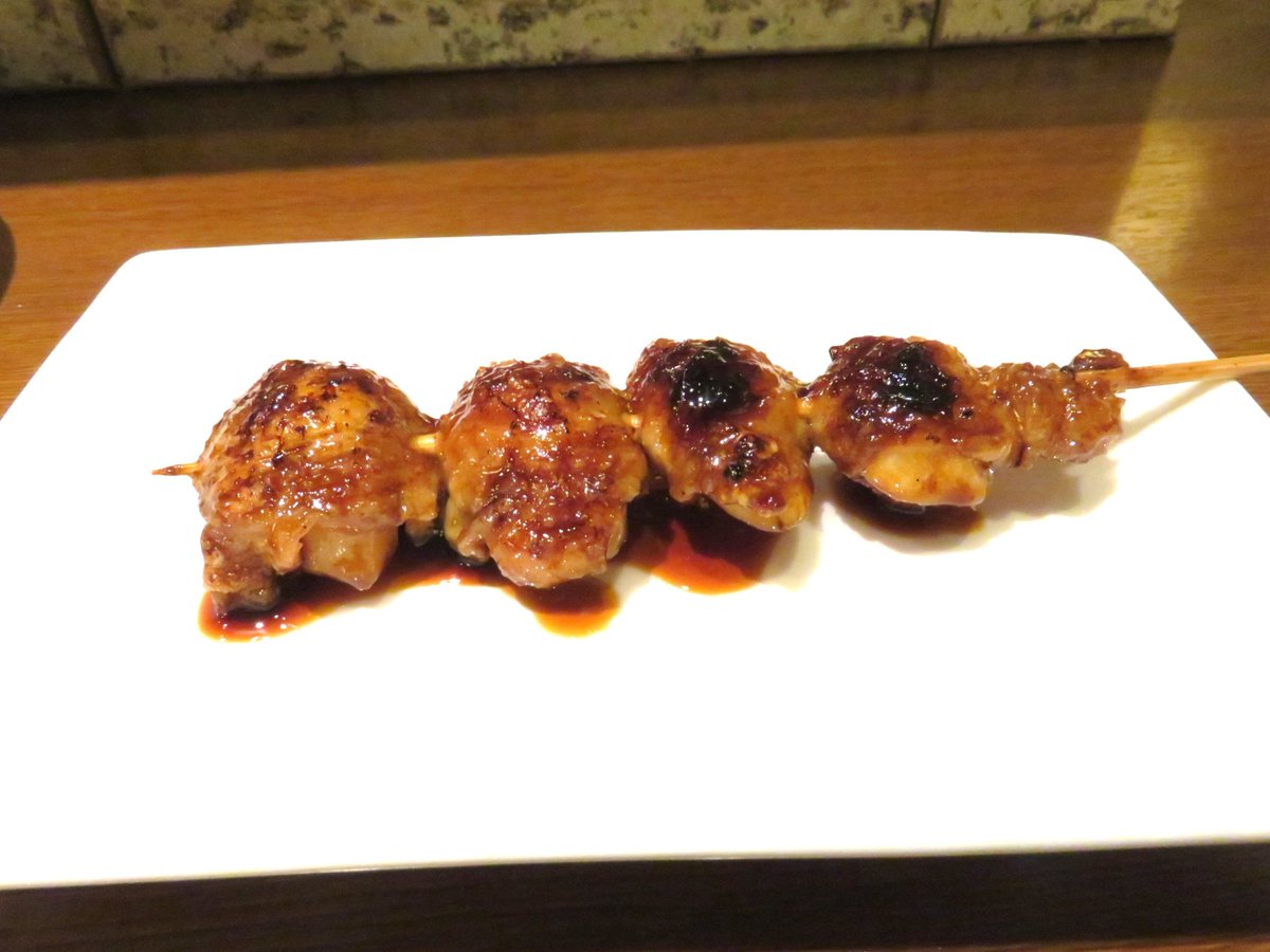 teratabearuki's tweet photo. 湯上り酒場はトリイロさんに♪

まずは生レモンサワーととり皮ポン酢を頂きながら串が焼けるのを待つ♪

ハツ♪
さび焼き♪
ゴールドラッシュ♪
皮にんにく♪
からスタート(*^^*) https://t.co/PJaY7uD7T6