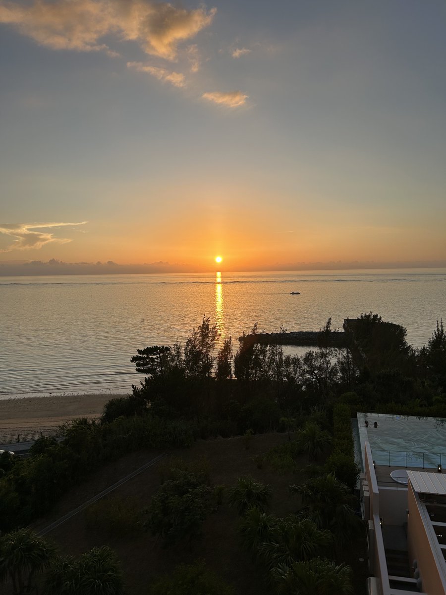 136nao's tweet photo. 夏休み中なので、愛知県より涼しかった沖縄に旅行へ行ったり、10年ぶりに来日した親戚と家族ぐるみでめいっぱい遊んだり、子どもがコロナになったりと、今年は普段の生活と違う事尽くしの夏を過ごしています（笑）

8月も過酷な暑さが続きそうなので、体調第一で乗り切りましょうね😭 https://t.co/PKnVVfqwiL