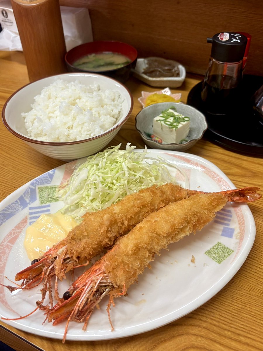 RainbowDriveInn's tweet photo. 昼メシでたまにはエビフライ😚
って思ったらデカっ🤩ウマっ😍 https://t.co/gkkhUywNxU