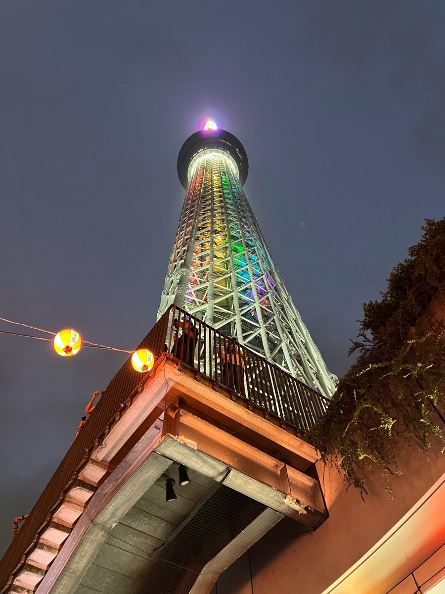 corinkimono's tweet photo. ソラマチ夏まつり行ってきました🏮
今年初盆踊り！めっちゃ踊って楽し～！
月が～出た出た🎵でスカイツリー黄色くなってたのはたまたまかな？🤣
猫ちゃんの曲で猫ポーズ🐈️

@marojuice さんの #ばらいろ浴衣 ティンガーラとタイガー半幅帯🐯+兵児帯でフワフワに🌟
@leaves_yoshi さんの帯留め🐈 https://t.co/bzDZeXPIJo