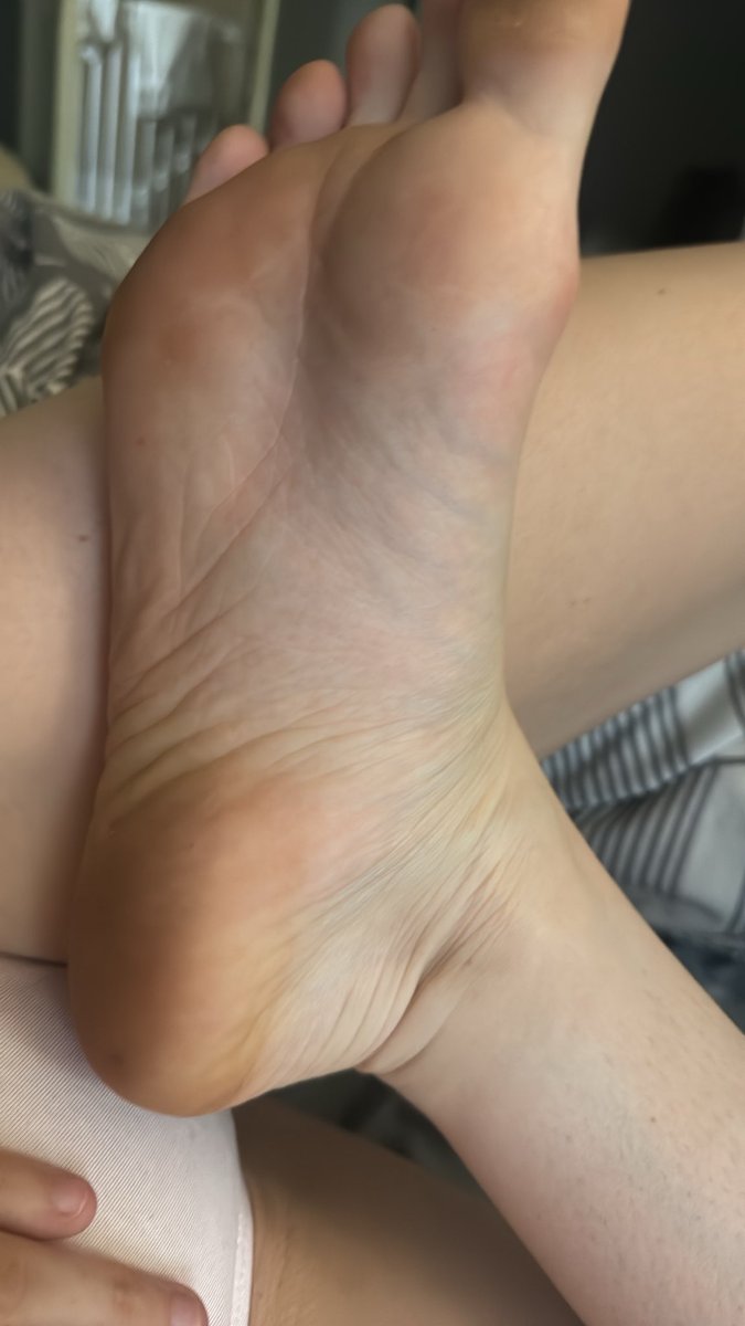 GoddessChanxoo's tweet photo. Need someone to clean ?🧼 https://t.co/MtGXrmYXgs