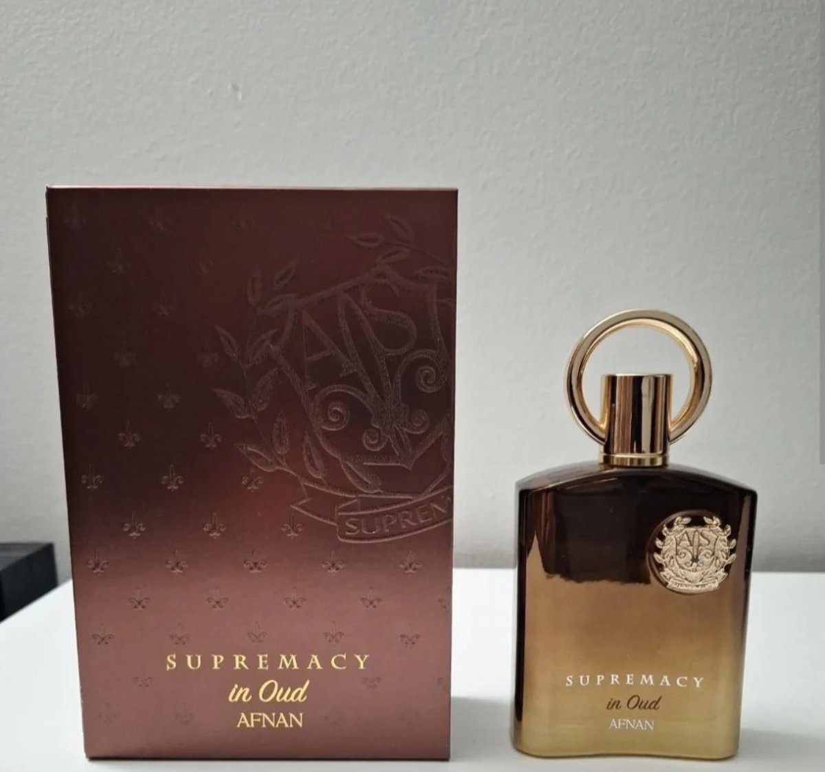 Chysommm's tweet photo. SUPREMACY IN OUD AFNAN

SPICY✅
WOODY✅
BOLD ✅

Top notes: Saffron, Nutmeg and Lavender Middle notes: Agarwood (Oud) and Sweet Notes 
Base notes: Patchouli and Musk.

75k https://t.co/8PFlg1NlAL