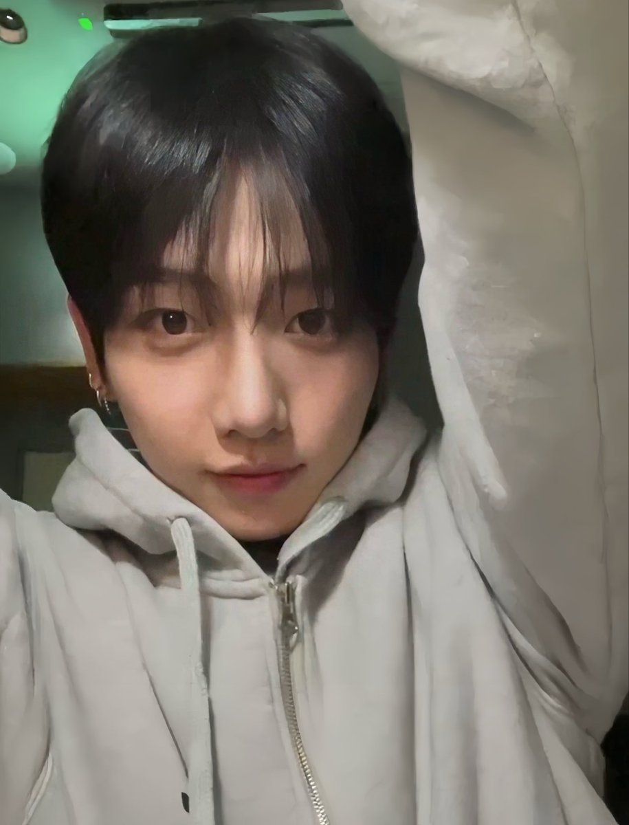 logl23_78's tweet photo. 갑자기 이 날 생각남 머리 짤르고 와가지고 갑자기 카메라 보고 젼나 커척한 날… https://t.co/IpXxXMzaZM