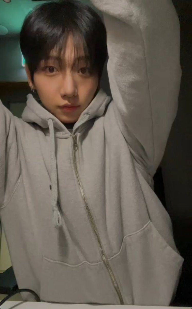 logl23_78's tweet photo. 갑자기 이 날 생각남 머리 짤르고 와가지고 갑자기 카메라 보고 젼나 커척한 날… https://t.co/IpXxXMzaZM