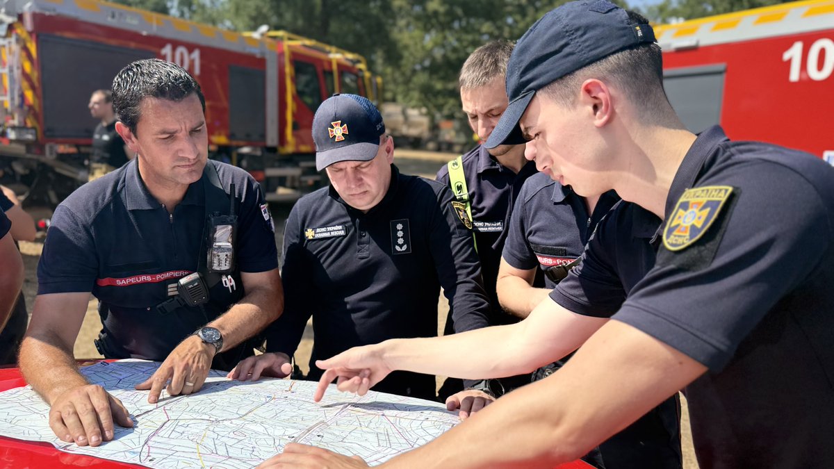 eu_echo's tweet photo. 🇺🇦🤝🇫🇷 @SESU_UA teams are supporting France in battling large-scale wildfires.

For the first time ever, Ukraine has deployed a team under the #EUCivilProtection Mechanism to assist an EU Member State.

🇪🇺 ❤️This is #EUsolidarity in action. https://t.co/3ZGc8VD0B1