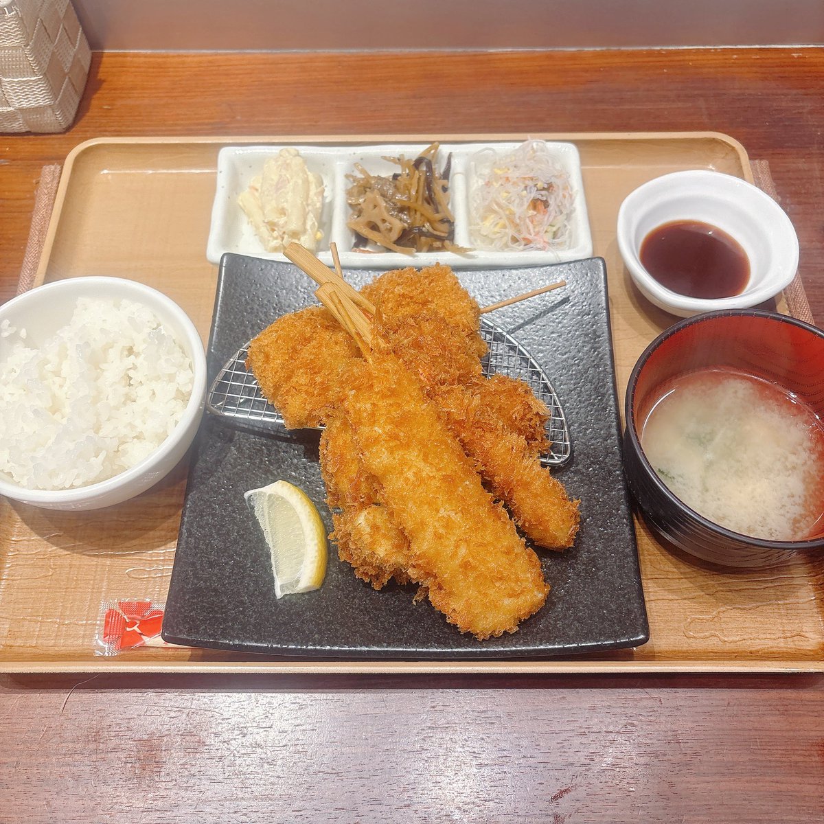 renakyoon's tweet photo. 載せてなかった外食🍚
①道内の蕎麦の有名店、実は地元です☺️
②大丸のデパ地下の串カツ屋さんにひっそりあるイートイン
③美味しいメンチカツ
④リコリコで8万勝ちの日のジンギスカン

ご心配をおかけしました！
まあまあ元気にはなりました☺️
お盆休み前の週仕事忙しすぎて病んでる場合じゃない😂 https://t.co/w2xImgR4ig