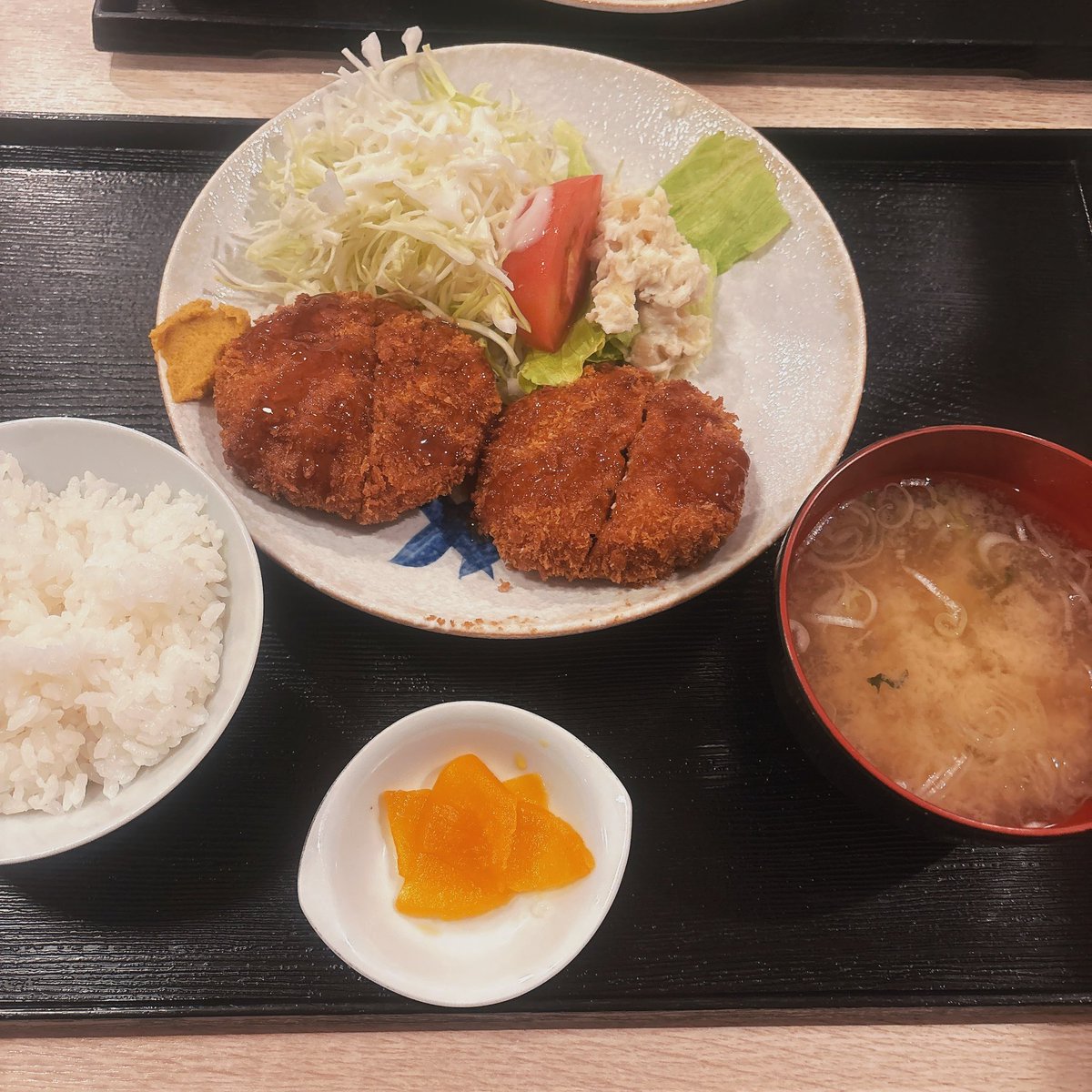 renakyoon's tweet photo. 載せてなかった外食🍚
①道内の蕎麦の有名店、実は地元です☺️
②大丸のデパ地下の串カツ屋さんにひっそりあるイートイン
③美味しいメンチカツ
④リコリコで8万勝ちの日のジンギスカン

ご心配をおかけしました！
まあまあ元気にはなりました☺️
お盆休み前の週仕事忙しすぎて病んでる場合じゃない😂 https://t.co/w2xImgR4ig