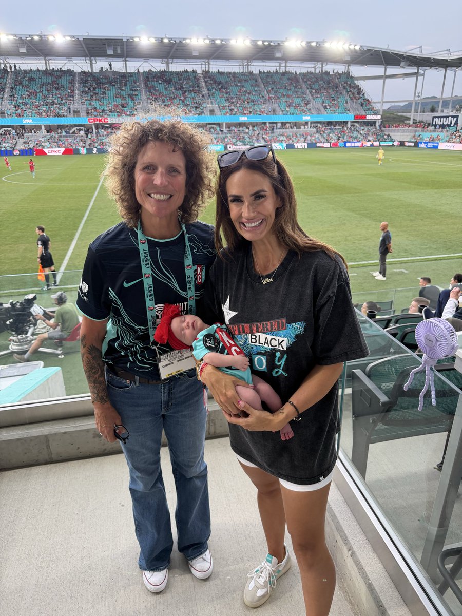 JillianC_arroll's tweet photo. Core Memories Unlocked 🥹🩵❤️🙌🏽
#kcbaby #nwsl https://t.co/f3N3xX2GEH