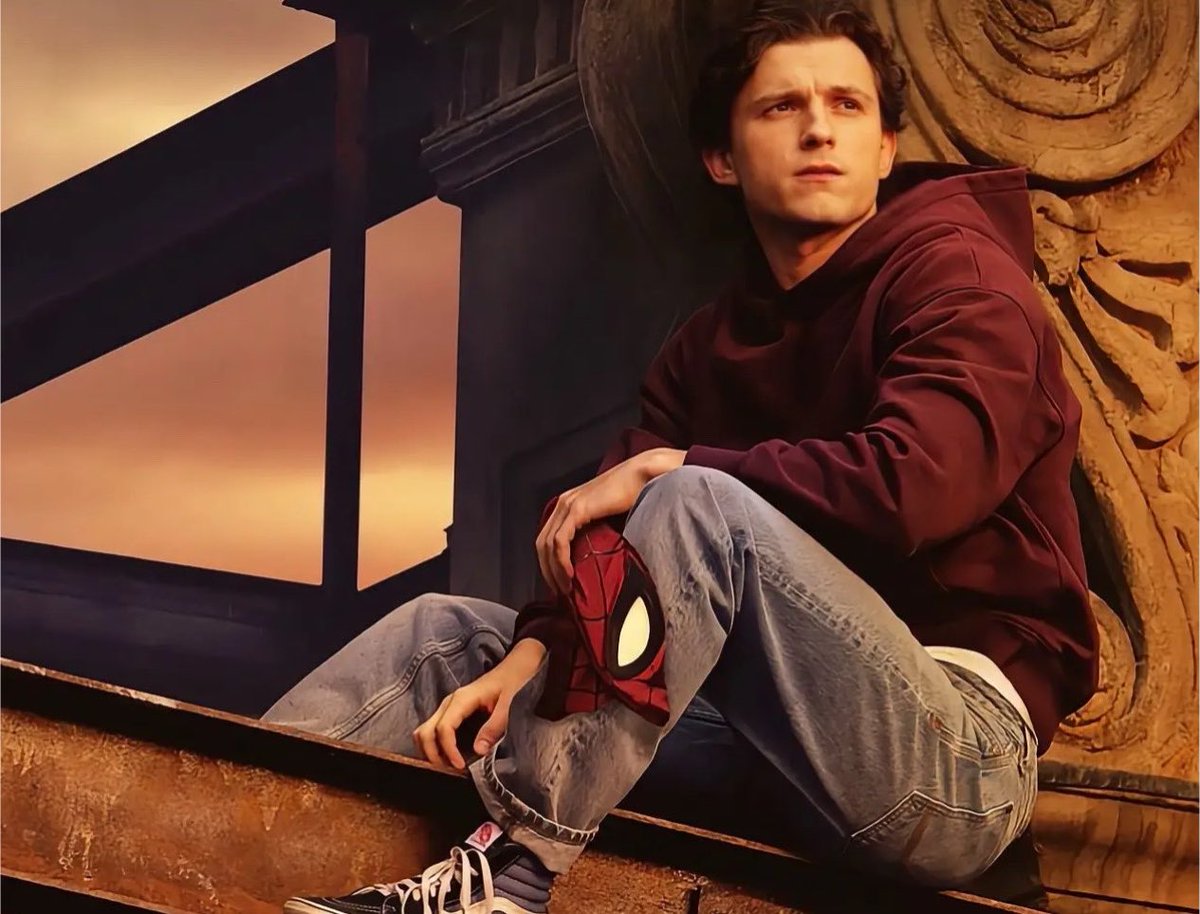 OTUN_SHA's tweet photo. Did Peter get an inheritance from Aunt May? If not, where’s the income coming from? 🤷‍♀️
He rented an apartment, built a suit, bought groceries, bought flowers for MJ and even has a sophisticated lab setup. He doesn’t seem to have a job that could cover all of that. https://t.co/jHkbbNcWpa
